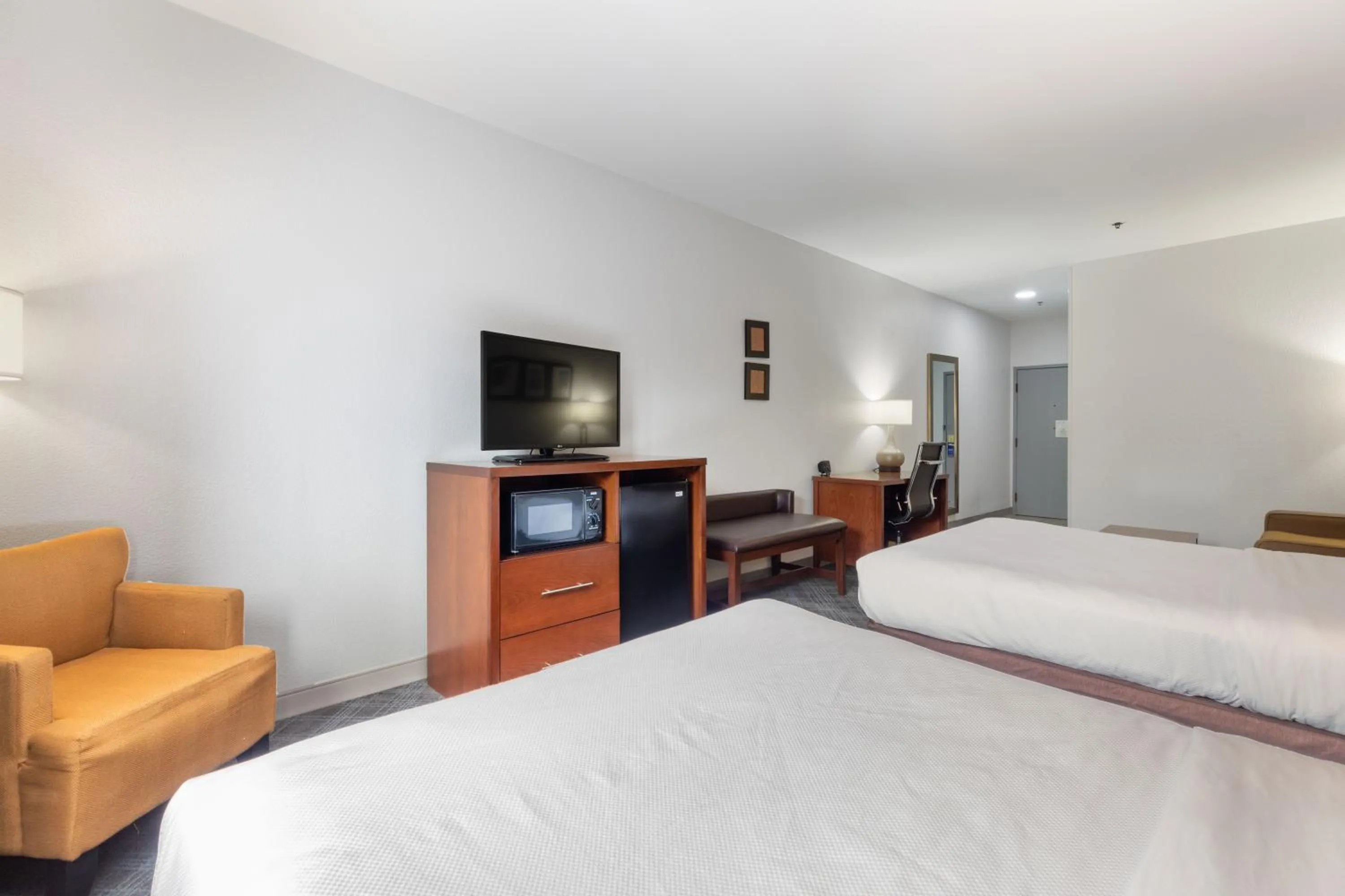Queen Suite with Two Queen Beds - Accessible/Non-Smoking in Comfort Suites Lombard - Addison