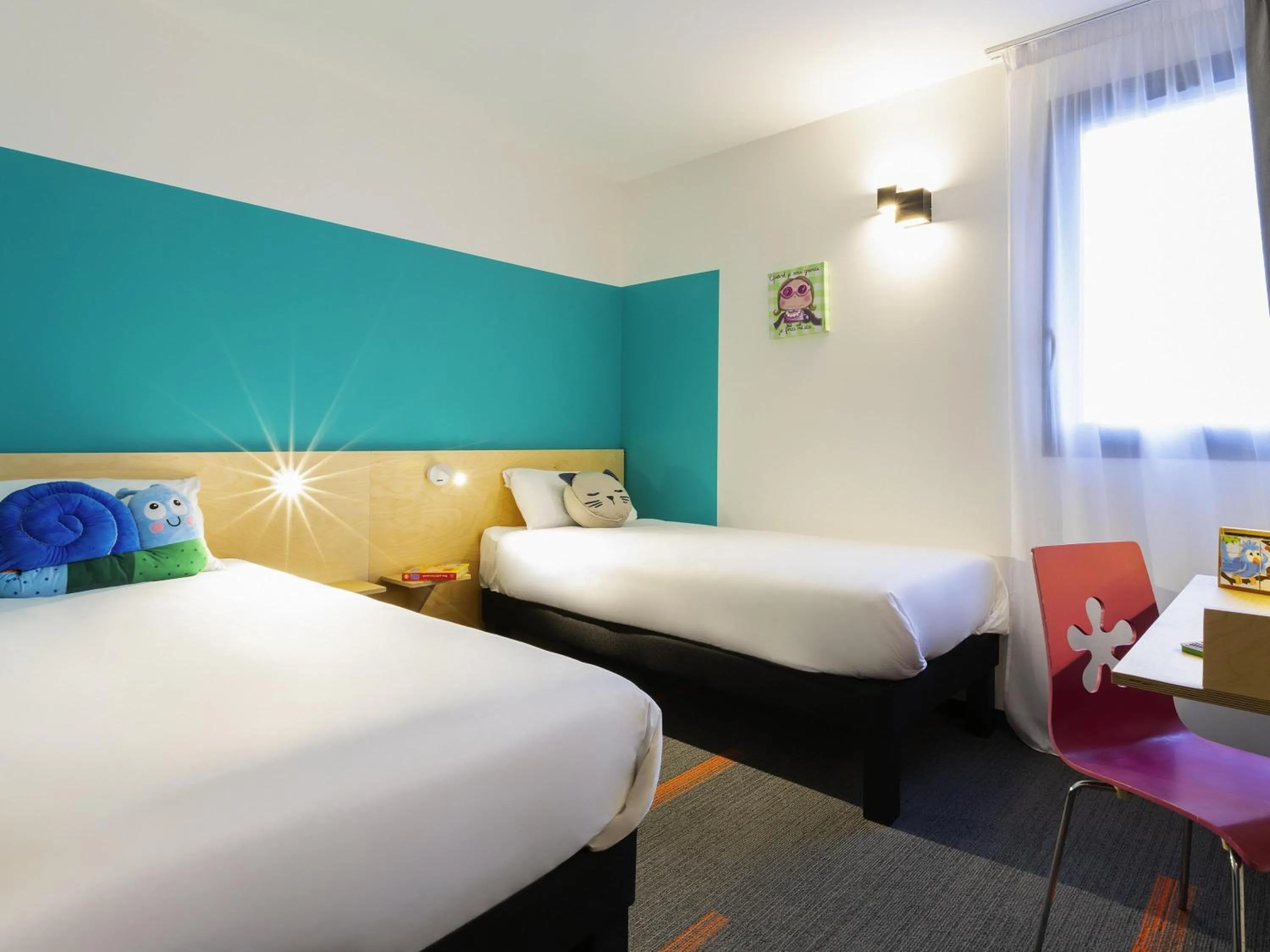Pure Room with Two Single Beds in greet Hotel Nancy Sud