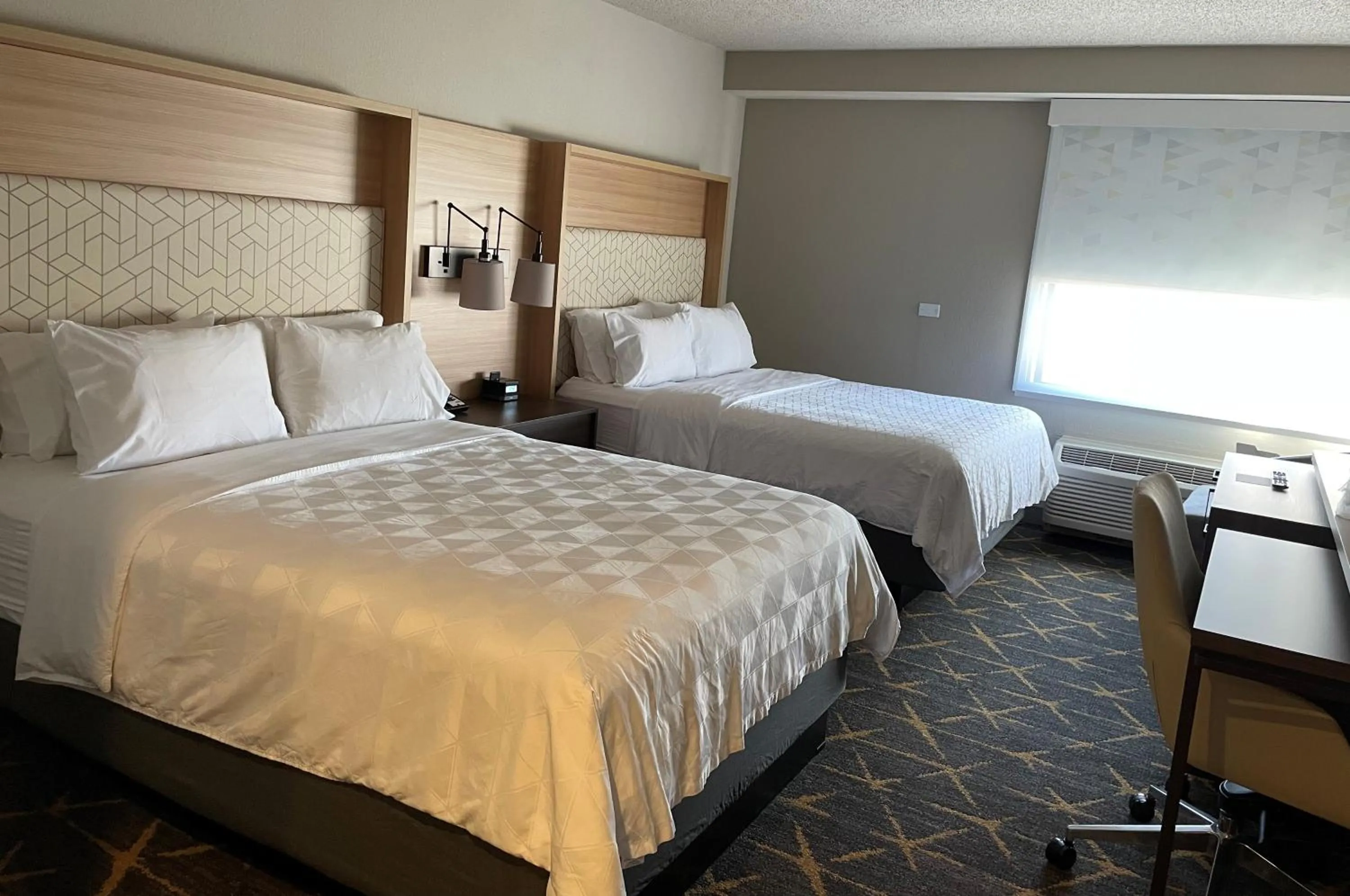 Queen Room with Two Queen Beds and Mobility Accessible Tub in Holiday Inn Hotel & Suites Chicago - Downtown by IHG