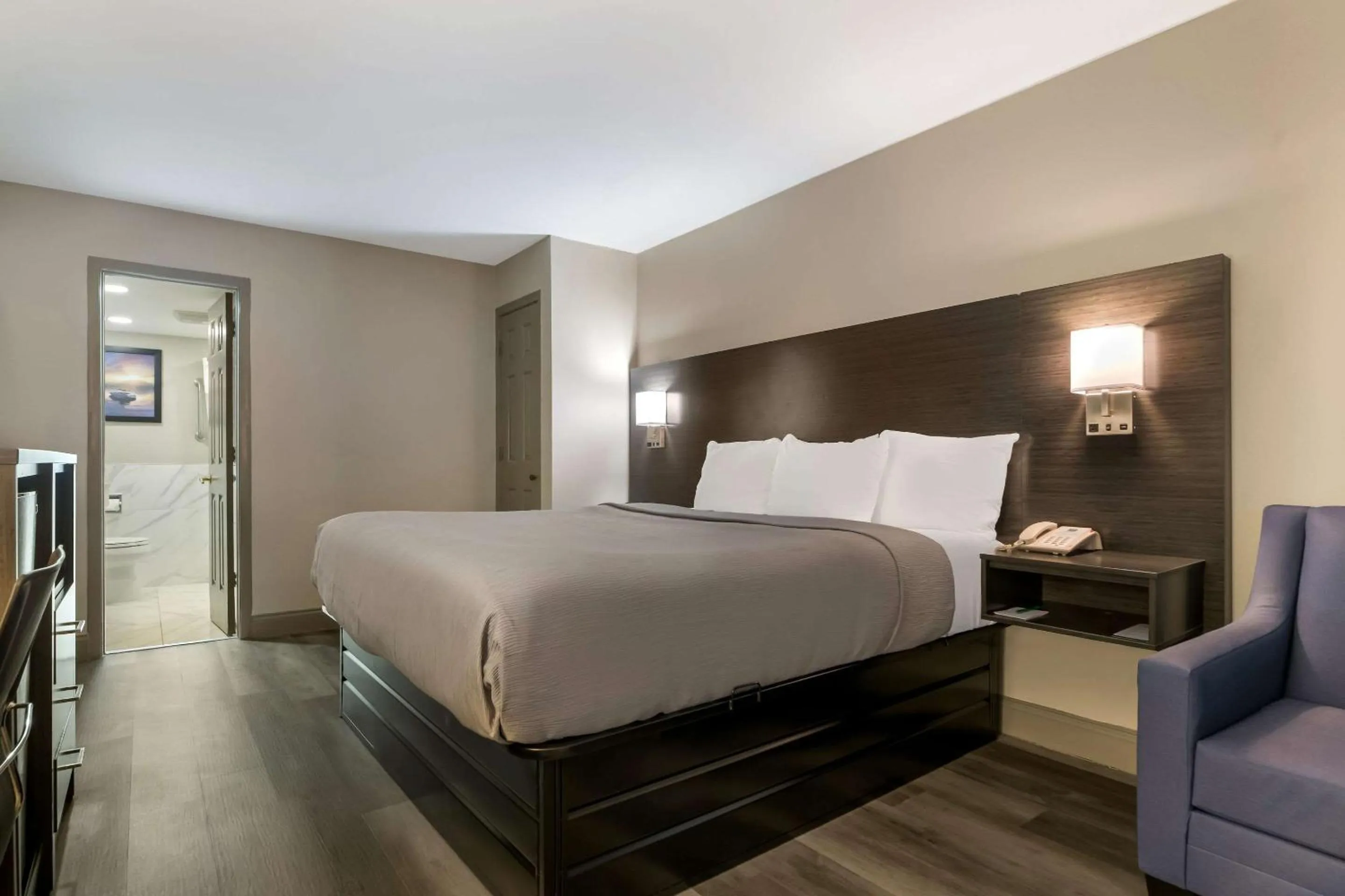 King Room - Non Smoking in Quality Inn & Suites Altamonte Springs Orlando-North