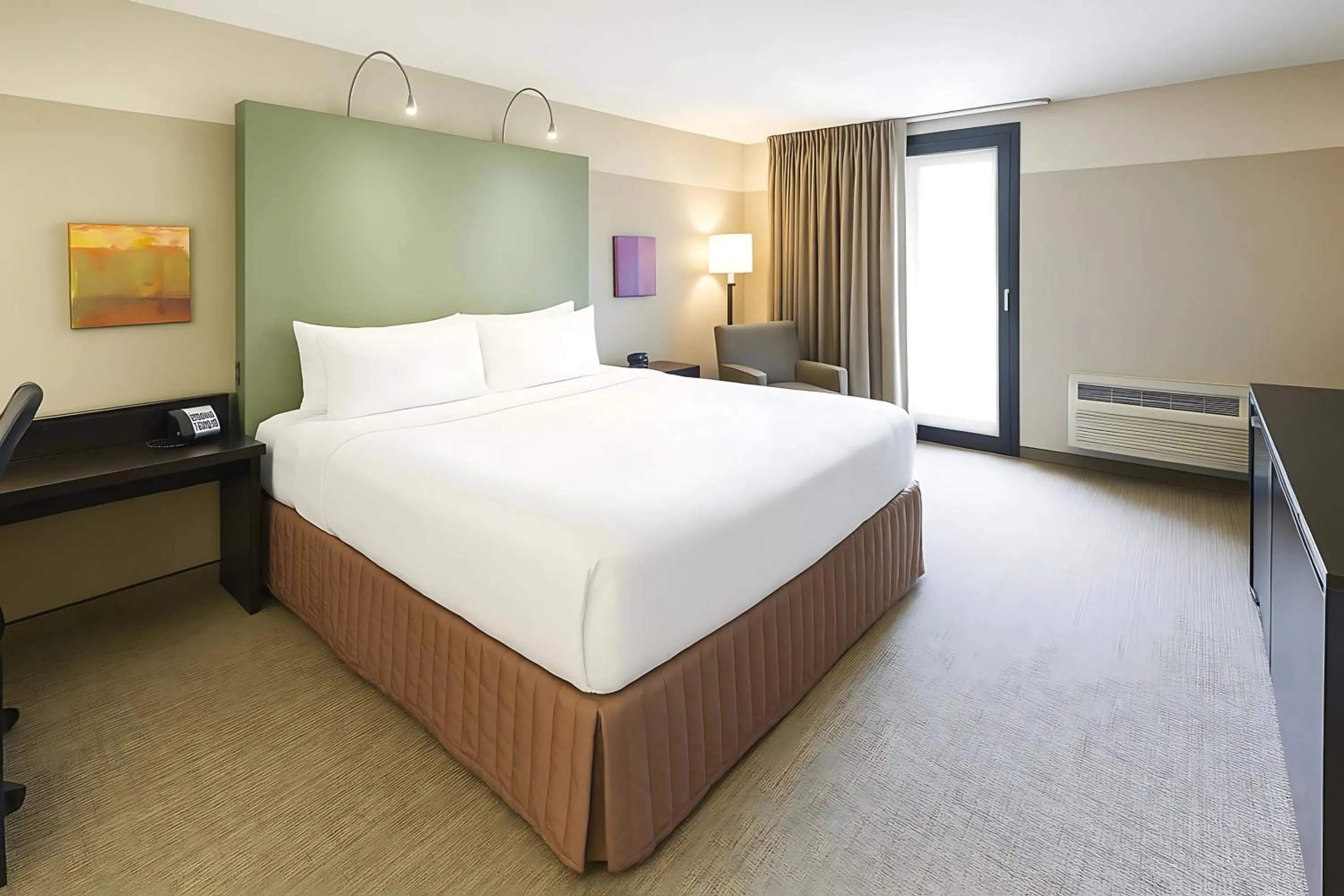 King Suite - Non-Smoking in Crowne Plaza - Chicago West Loop by IHG