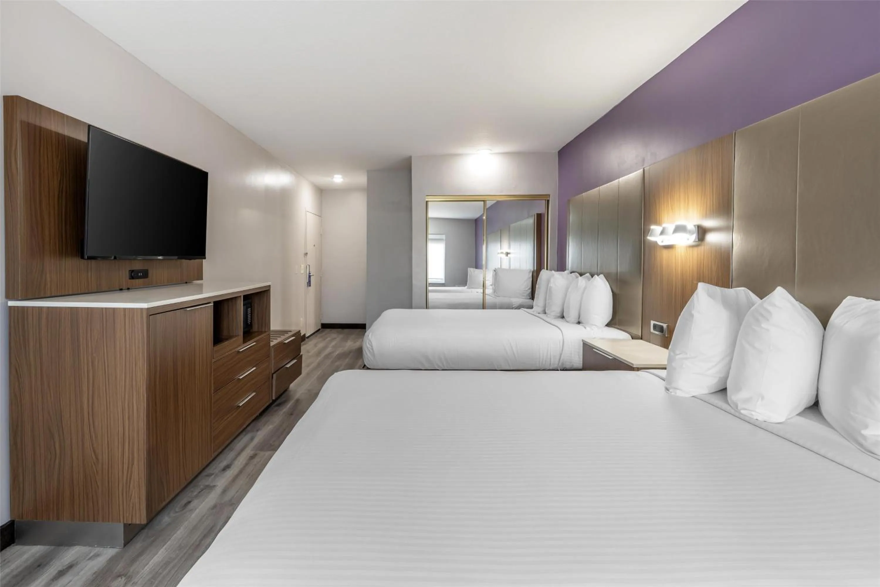 Queen Room with Two Queen Beds - Non-Smoking/Upper Floor in Best Western Airport Plaza Inn Hotel - Los Angeles LAX