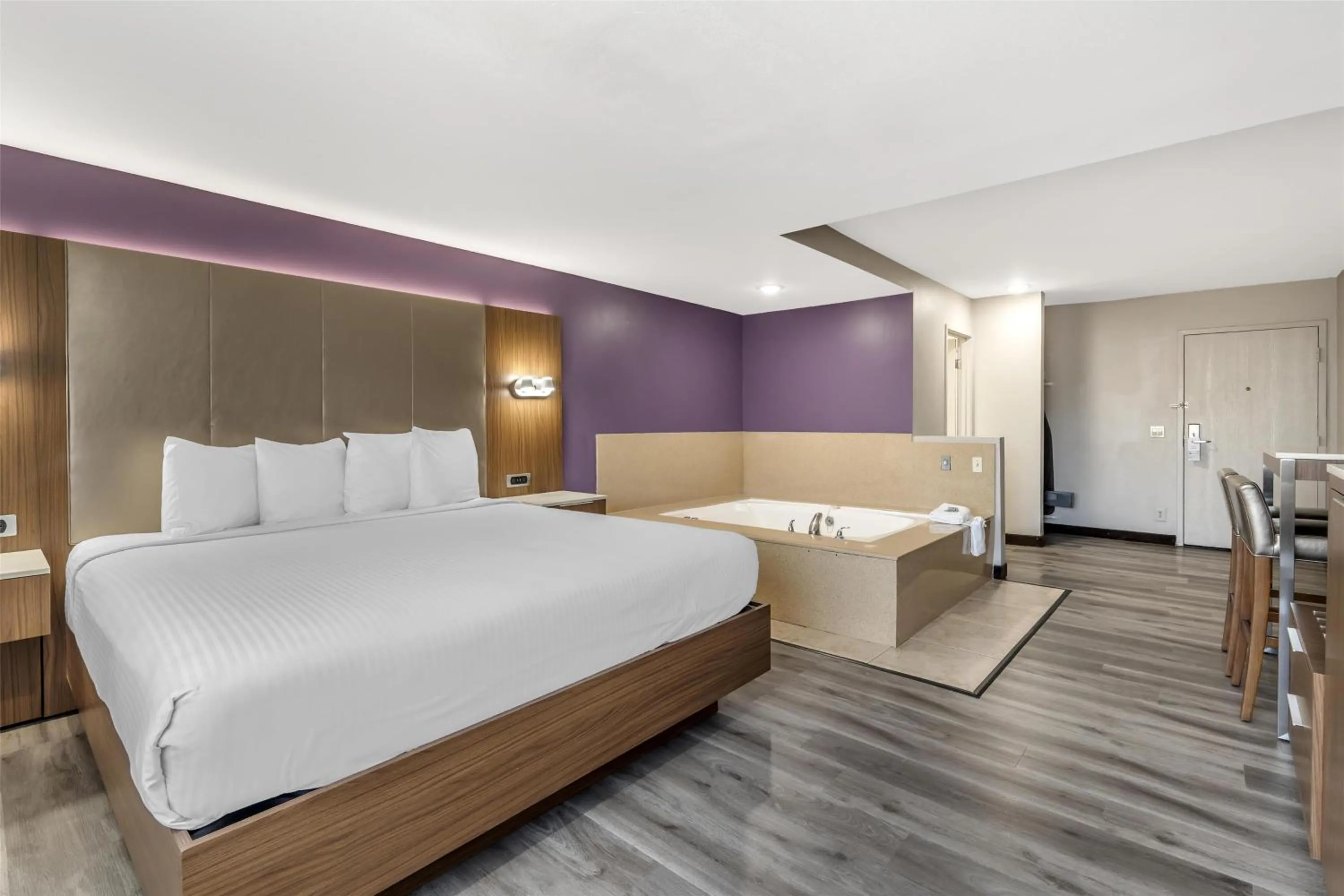 King Room with Hot Tub in Best Western Airport Plaza Inn Hotel - Los Angeles LAX