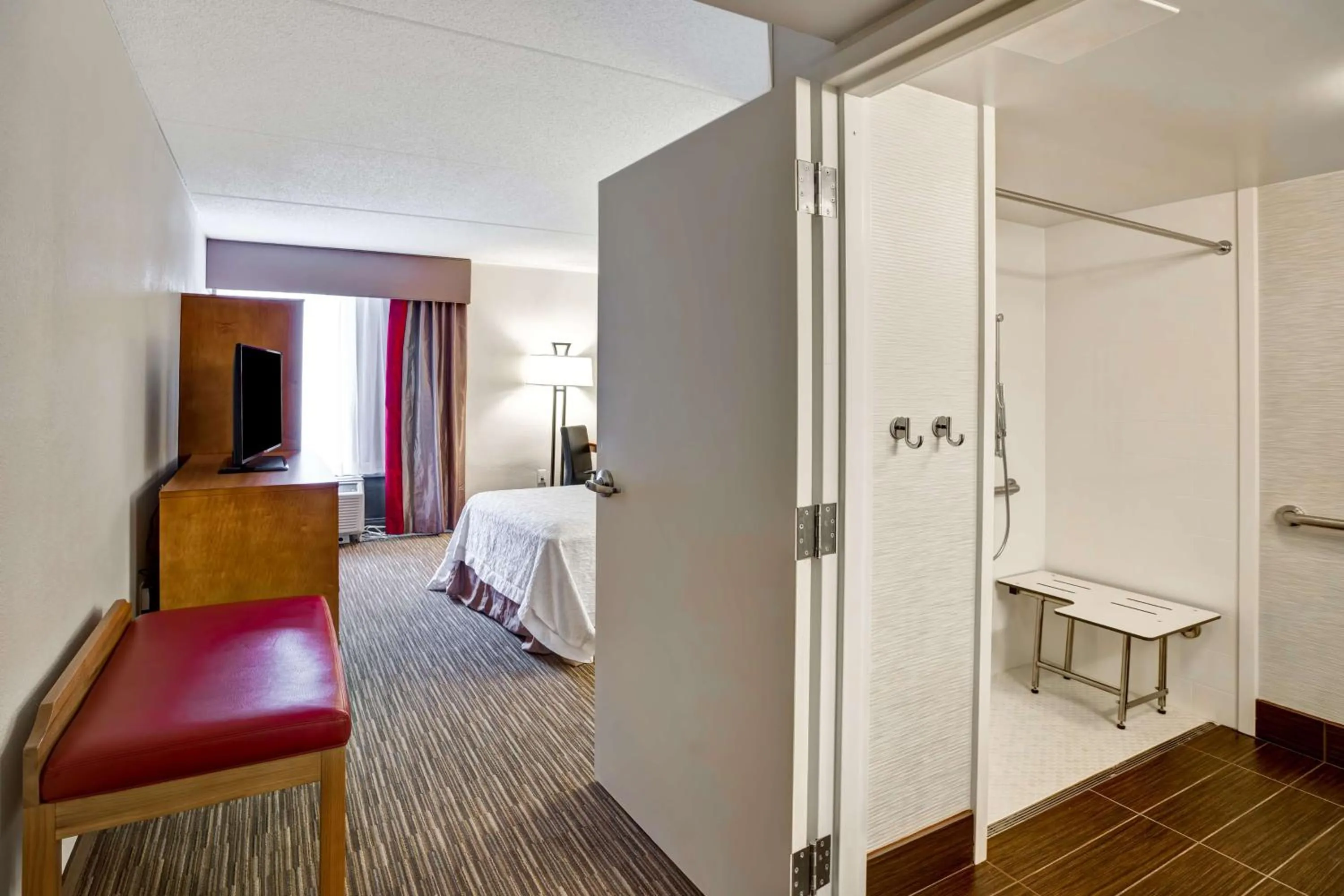 Double Room with Roll-In Shower - Mobility Access/Non-Smoking in Hampton Inn Norfolk-Naval Base