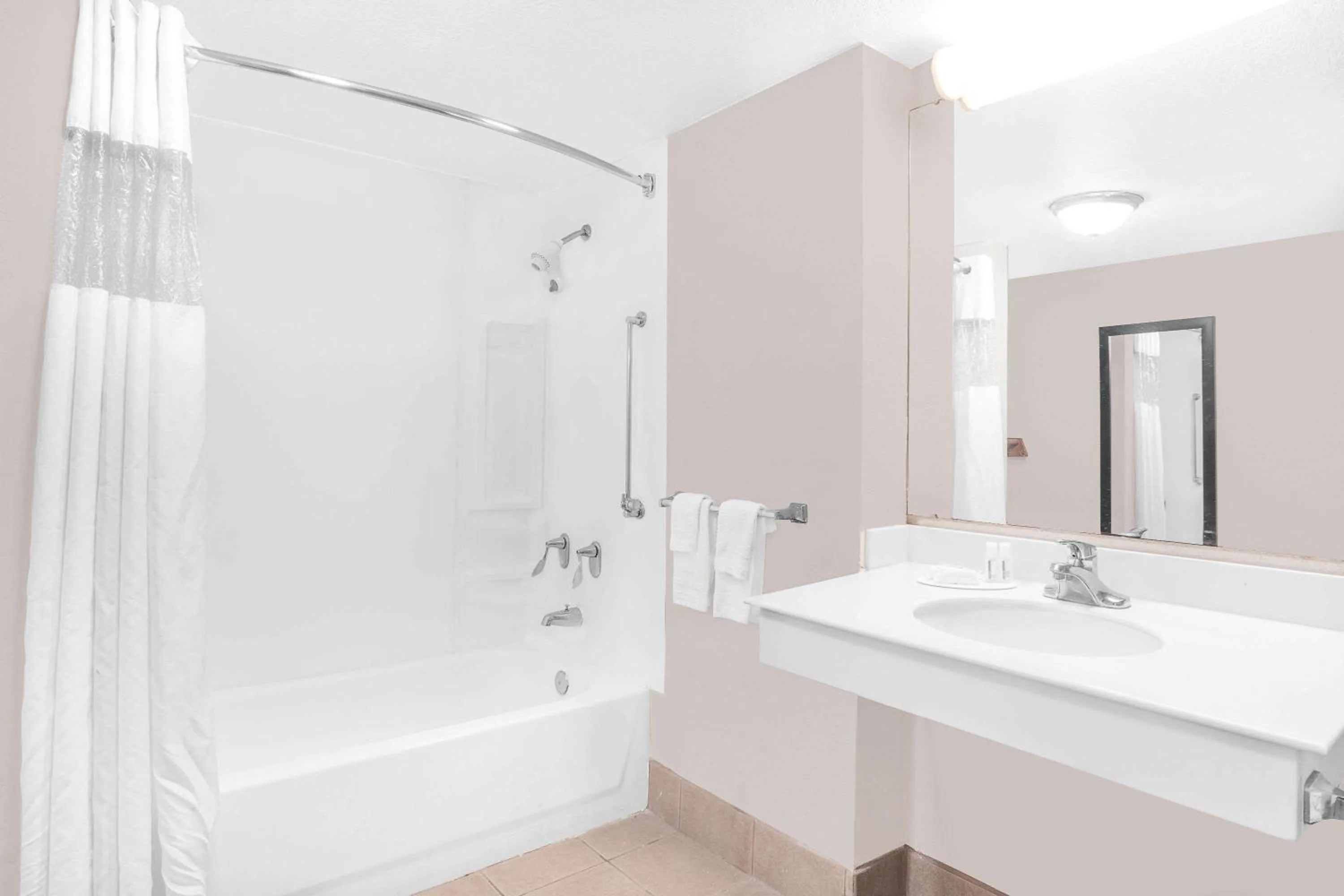 King Studio Suite - Smoking in Super 8 by Wyndham Austell/Six Flags