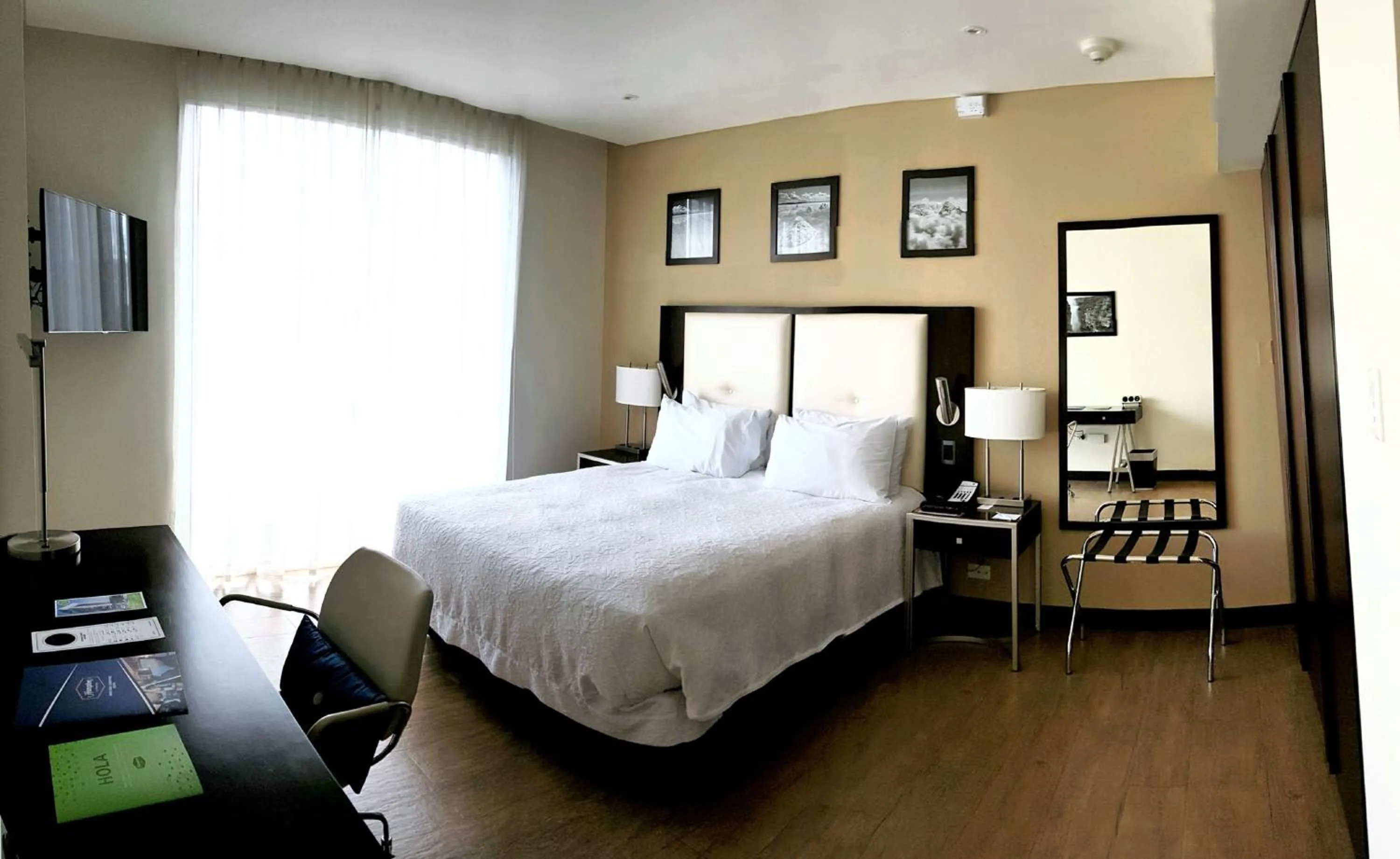 Queen Room with Panoramic View in Hampton by Hilton Santa Cruz