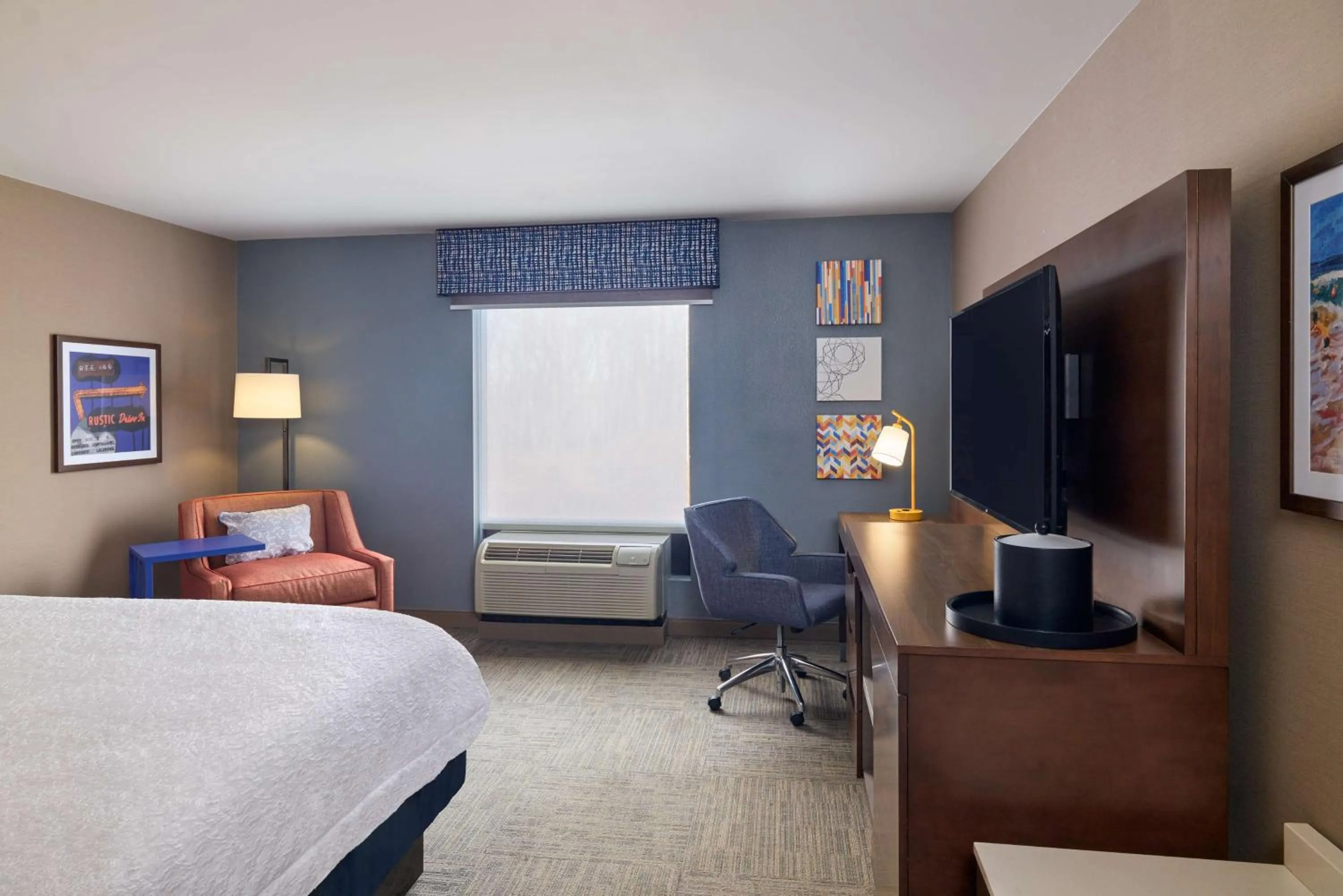 Premium King Room - Non-Smoking in Hampton Inn & Suites Providence / Smithfield