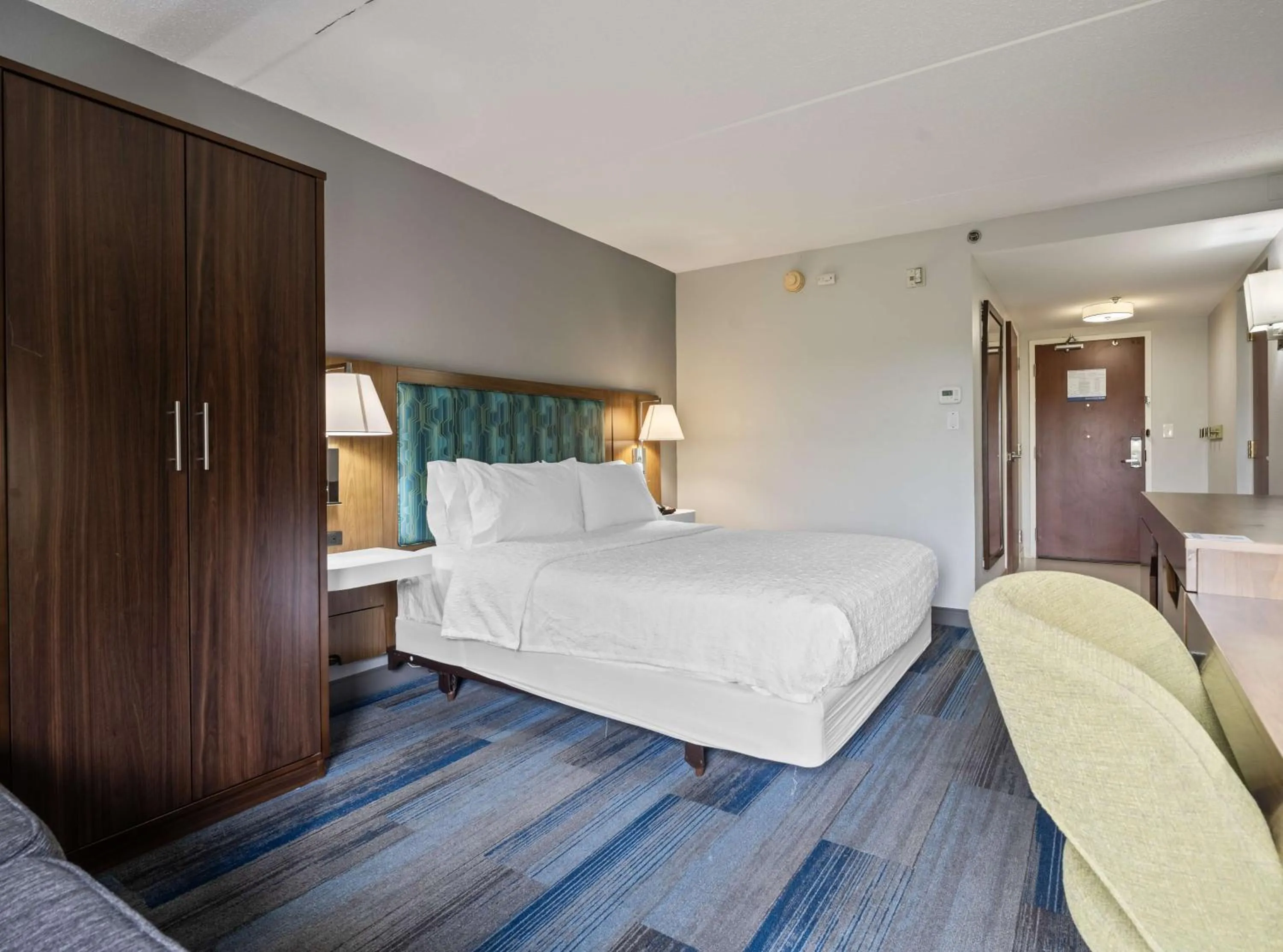 Queen Room with Mobility Access/Non-Smoking in Hampton Inn Ridgefield Park