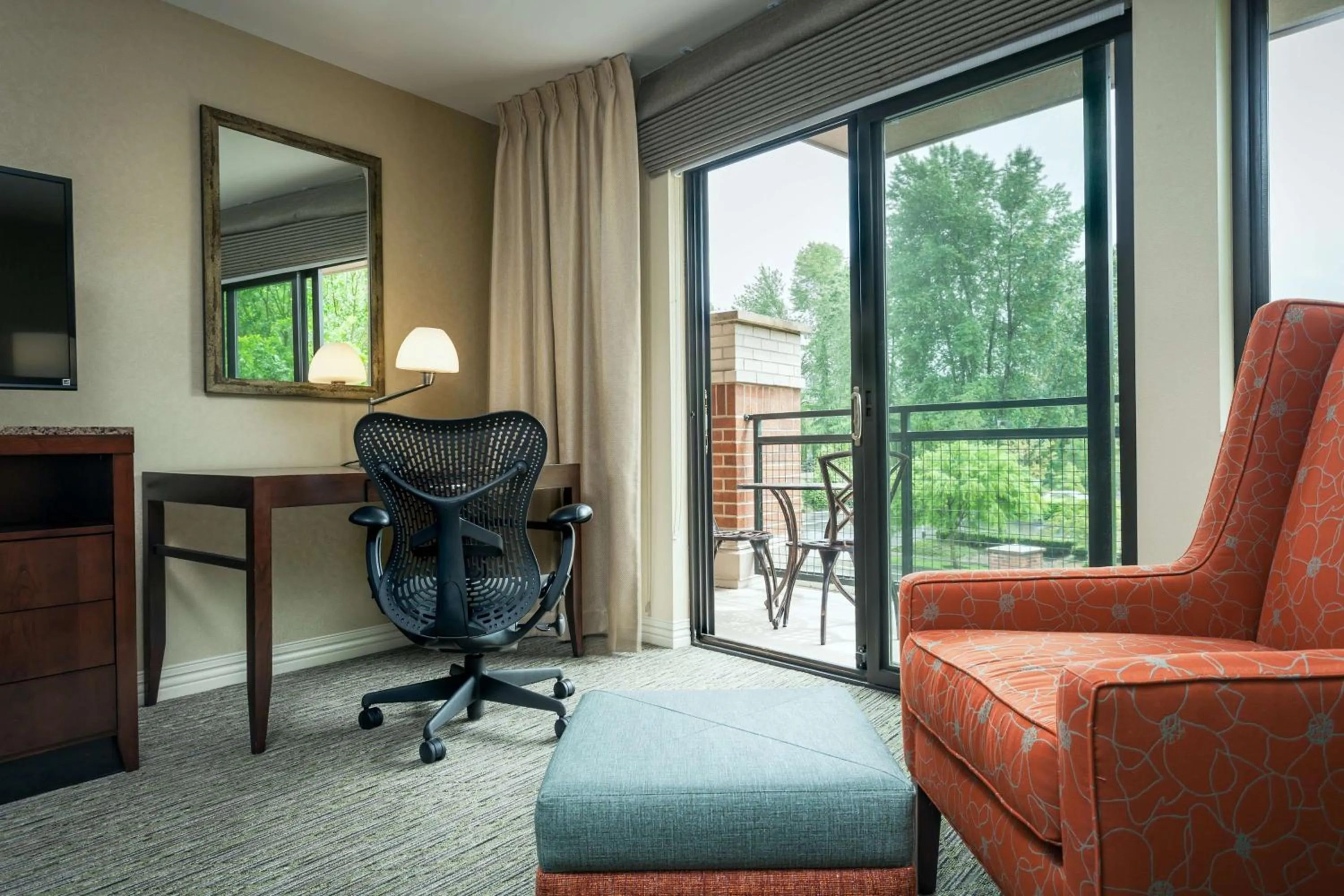 King Room with Balcony in Hilton Garden Inn Seattle/Issaquah
