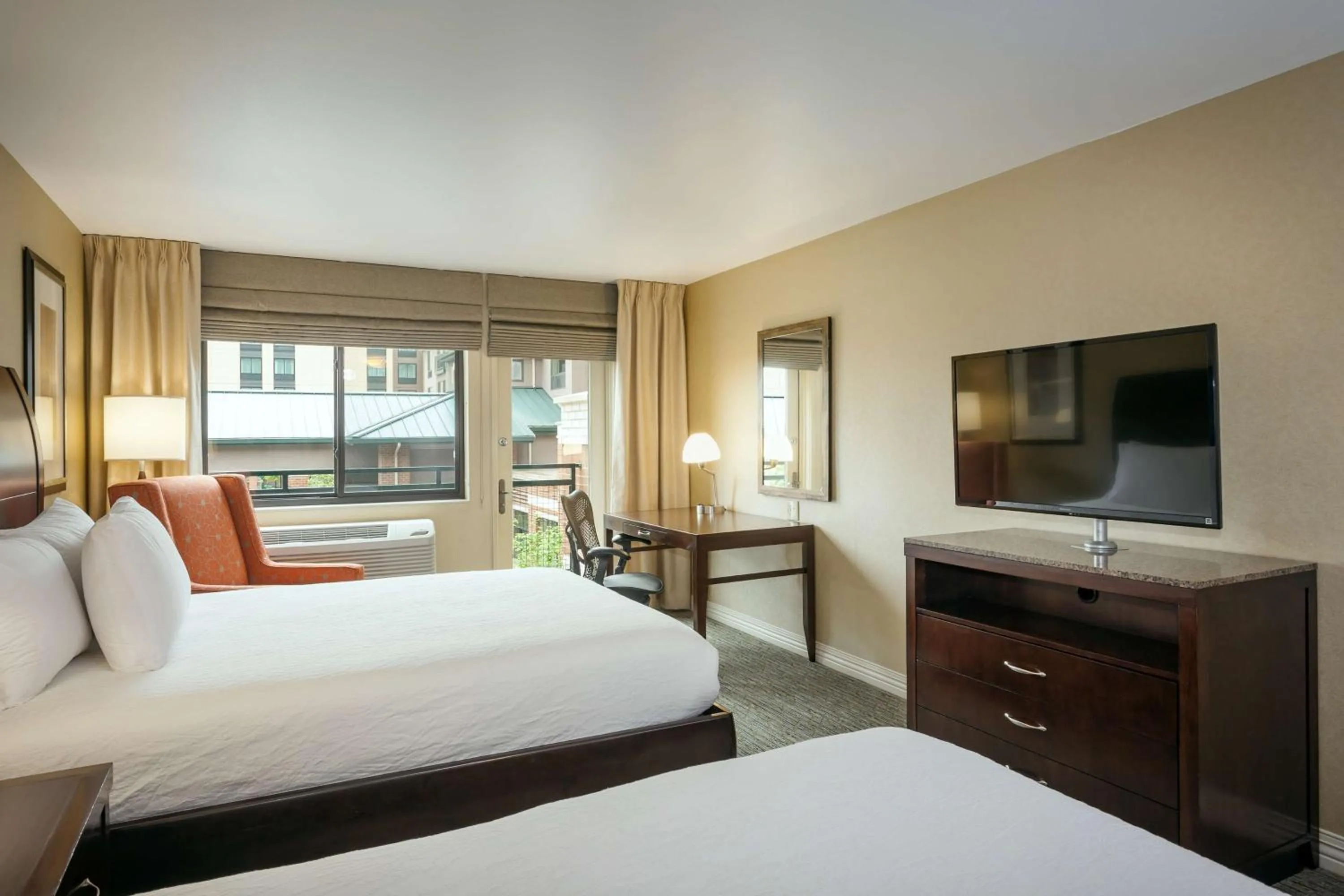 Queen Room with Two Queen Beds and Balcony in Hilton Garden Inn Seattle/Issaquah