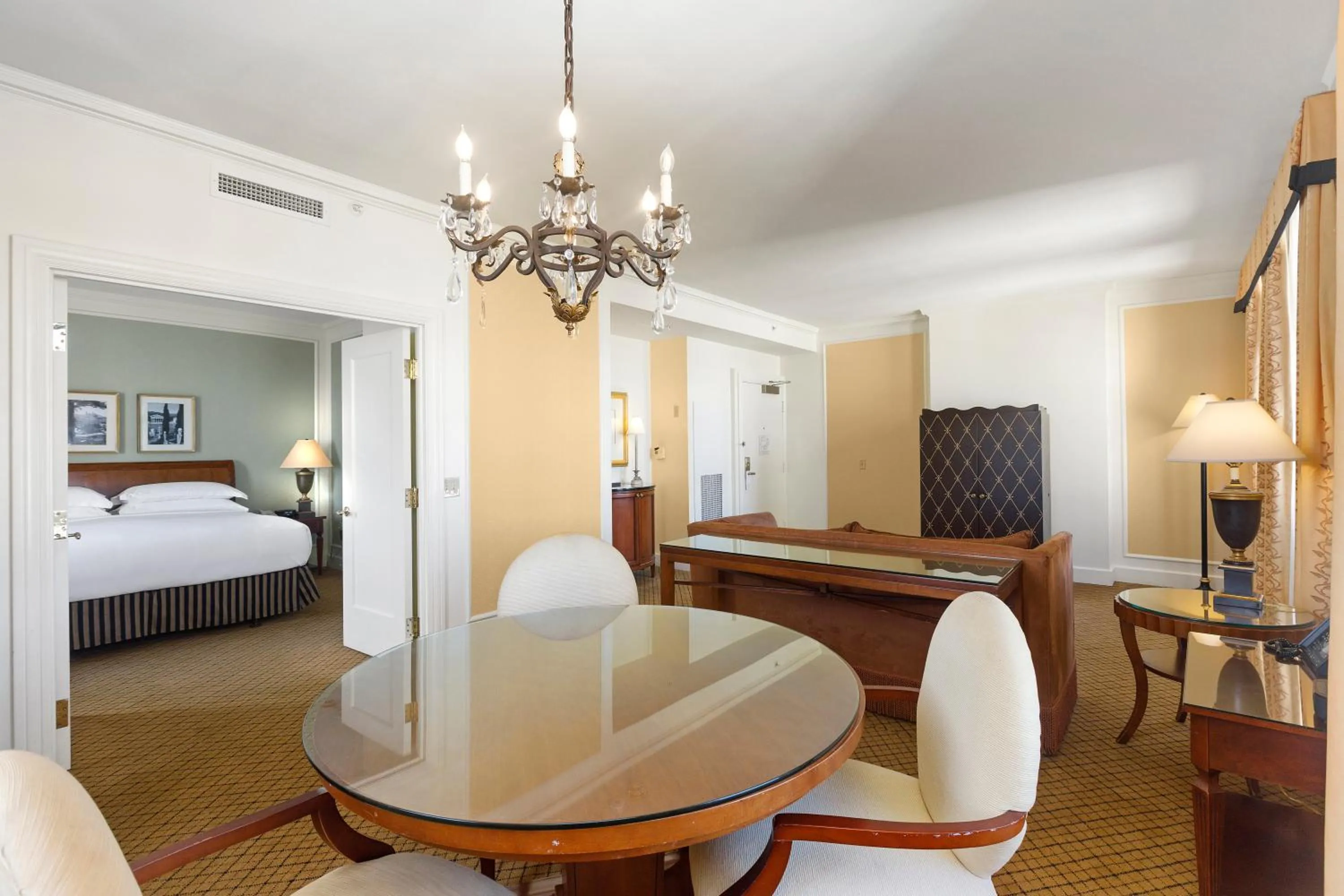 One-Bedroom Suite with Dining Area in InterContinental Mark Hopkins San Francisco by IHG