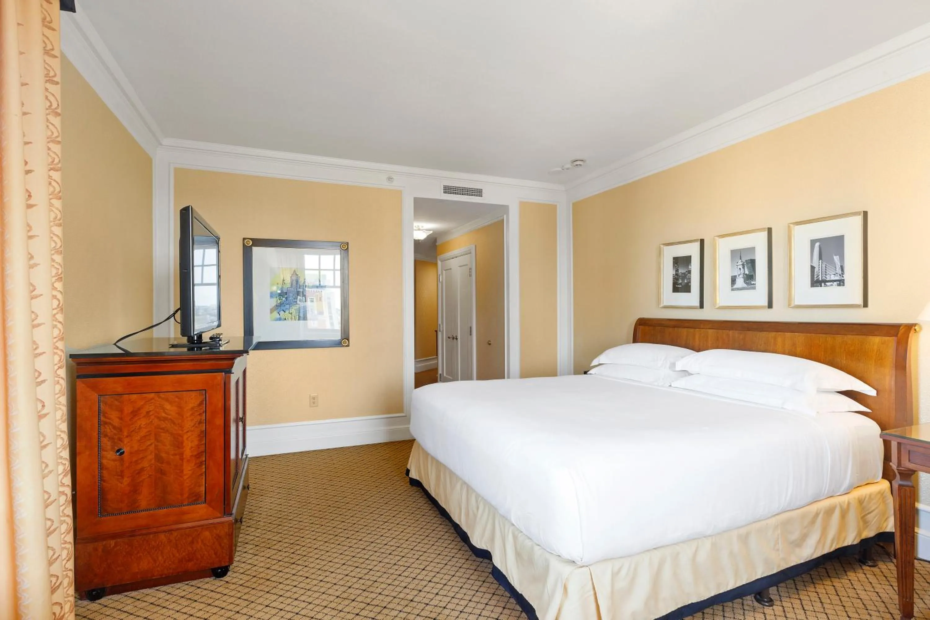 Classic King Room with Corner View in InterContinental Mark Hopkins San Francisco by IHG