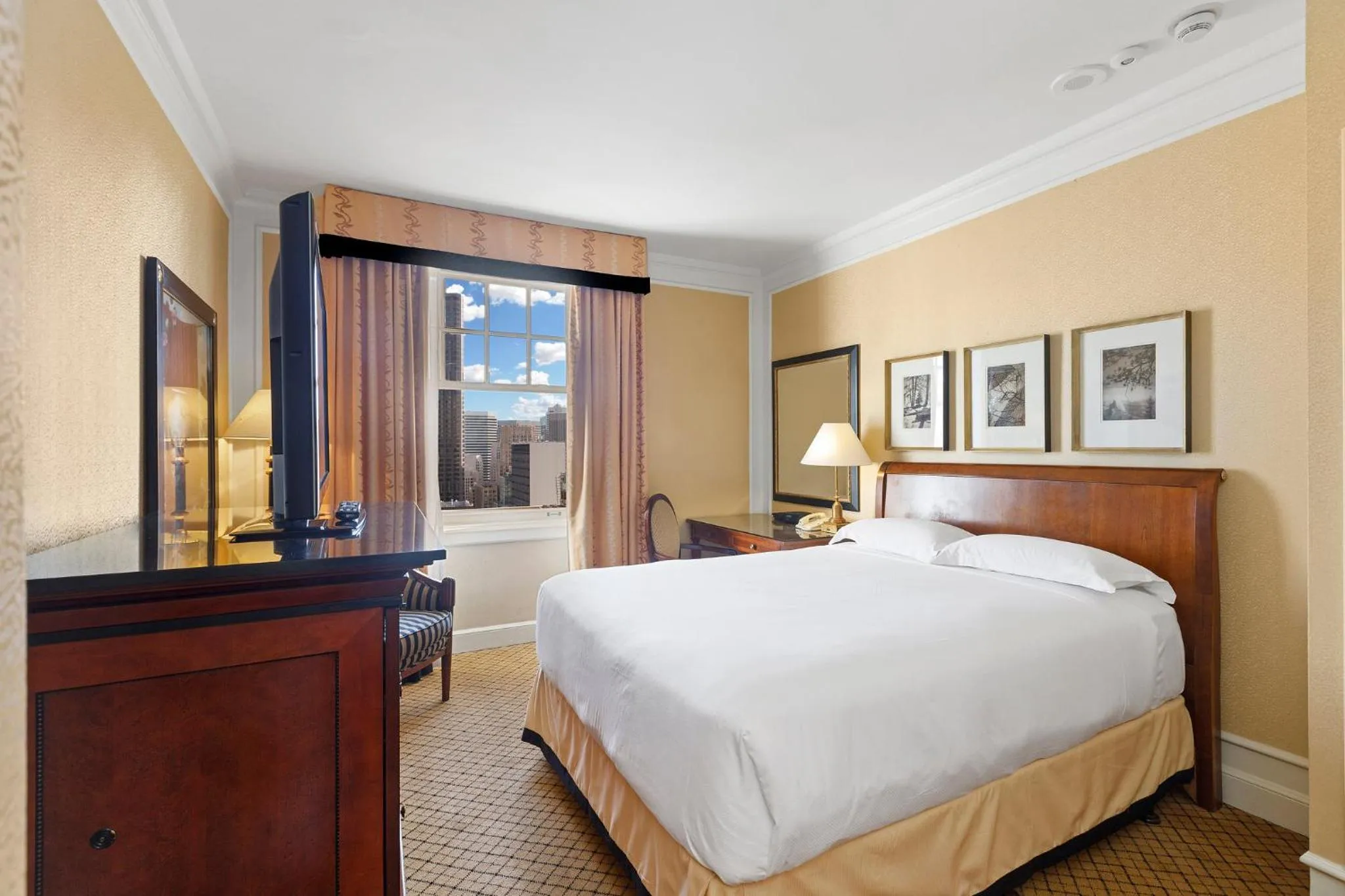 Cozy Queen Room in InterContinental Mark Hopkins San Francisco by IHG