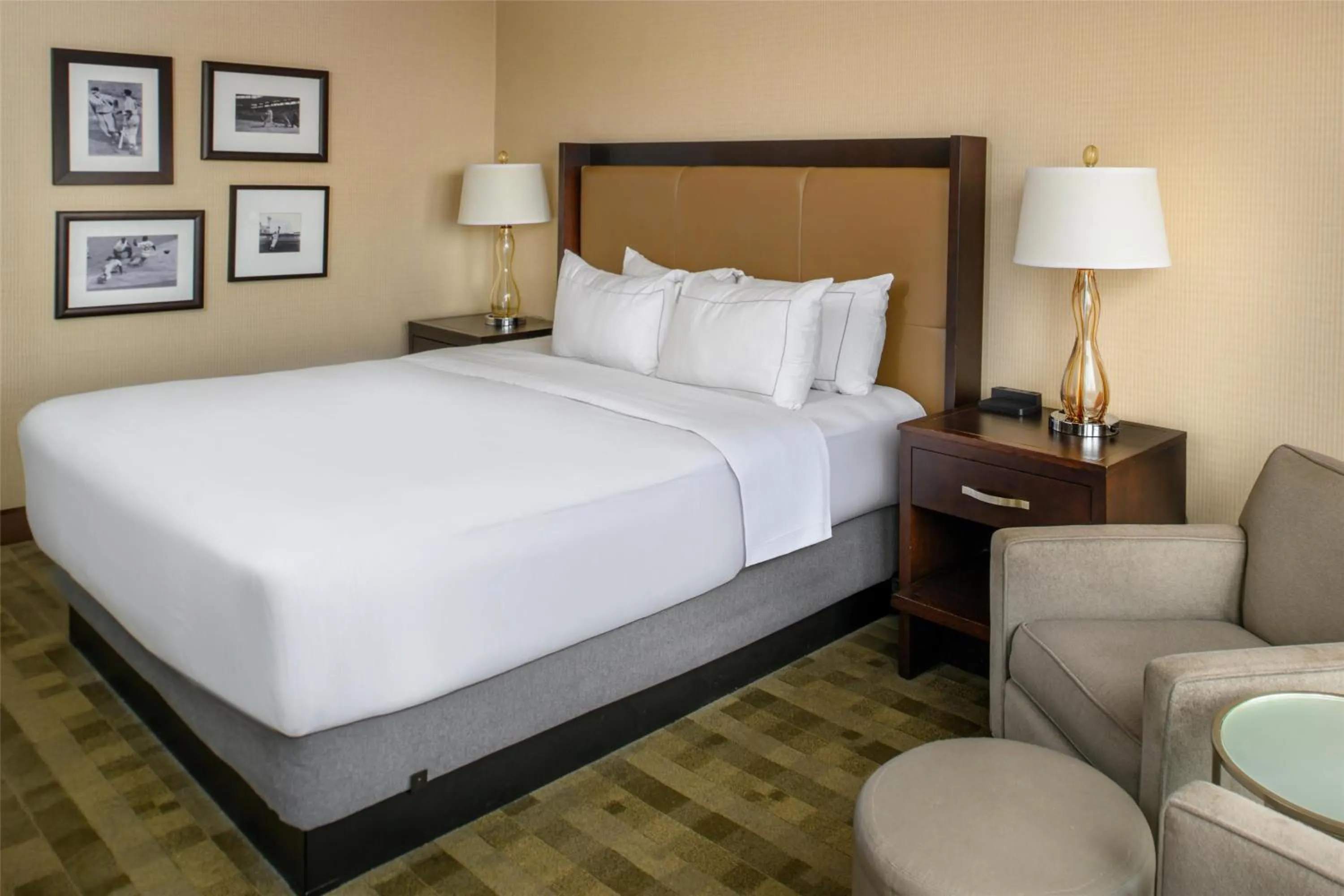 Executive King Room in Hilton St. Louis at the Ballpark