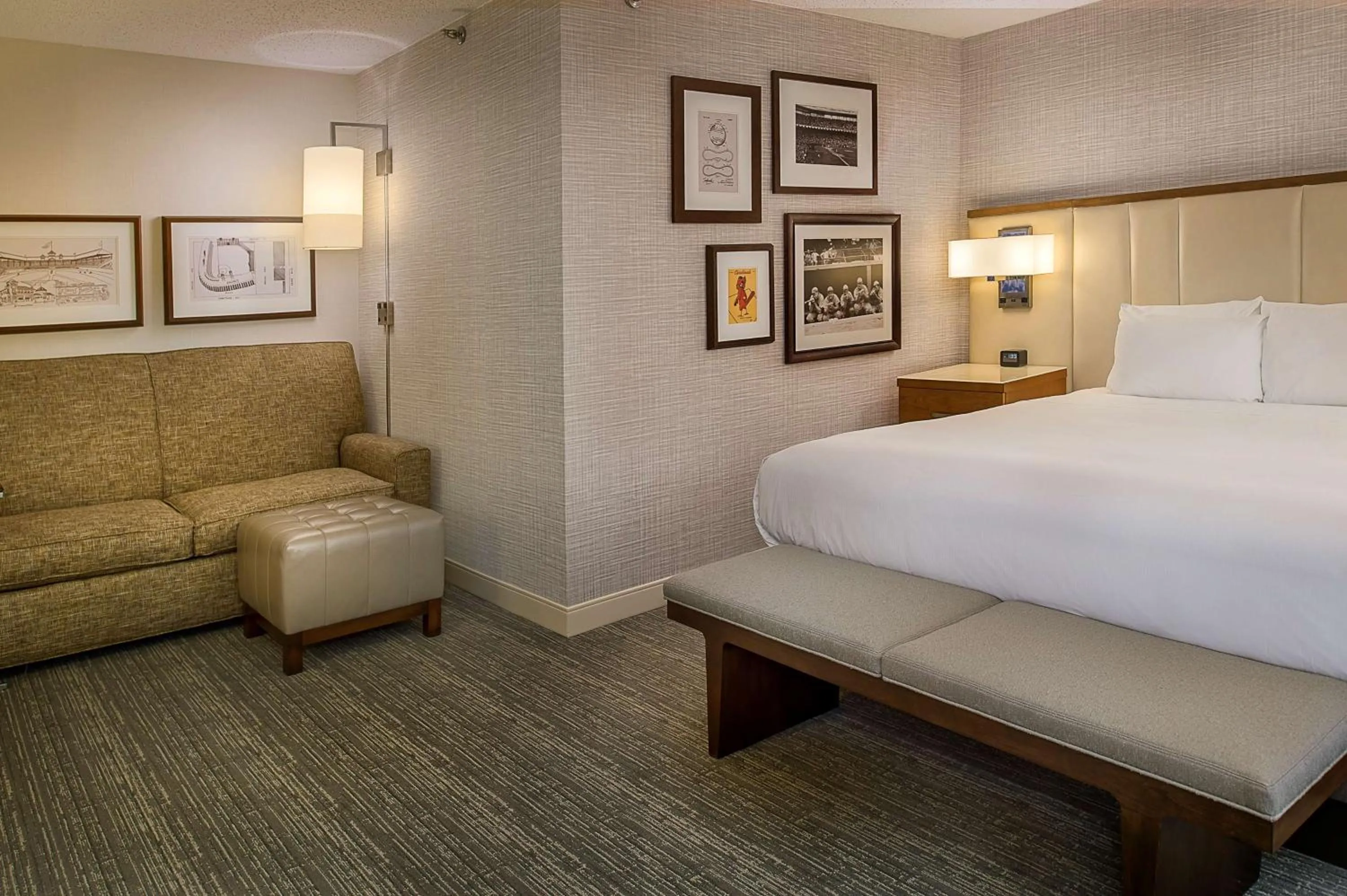 Corner King Room - East Tower in Hilton St. Louis at the Ballpark