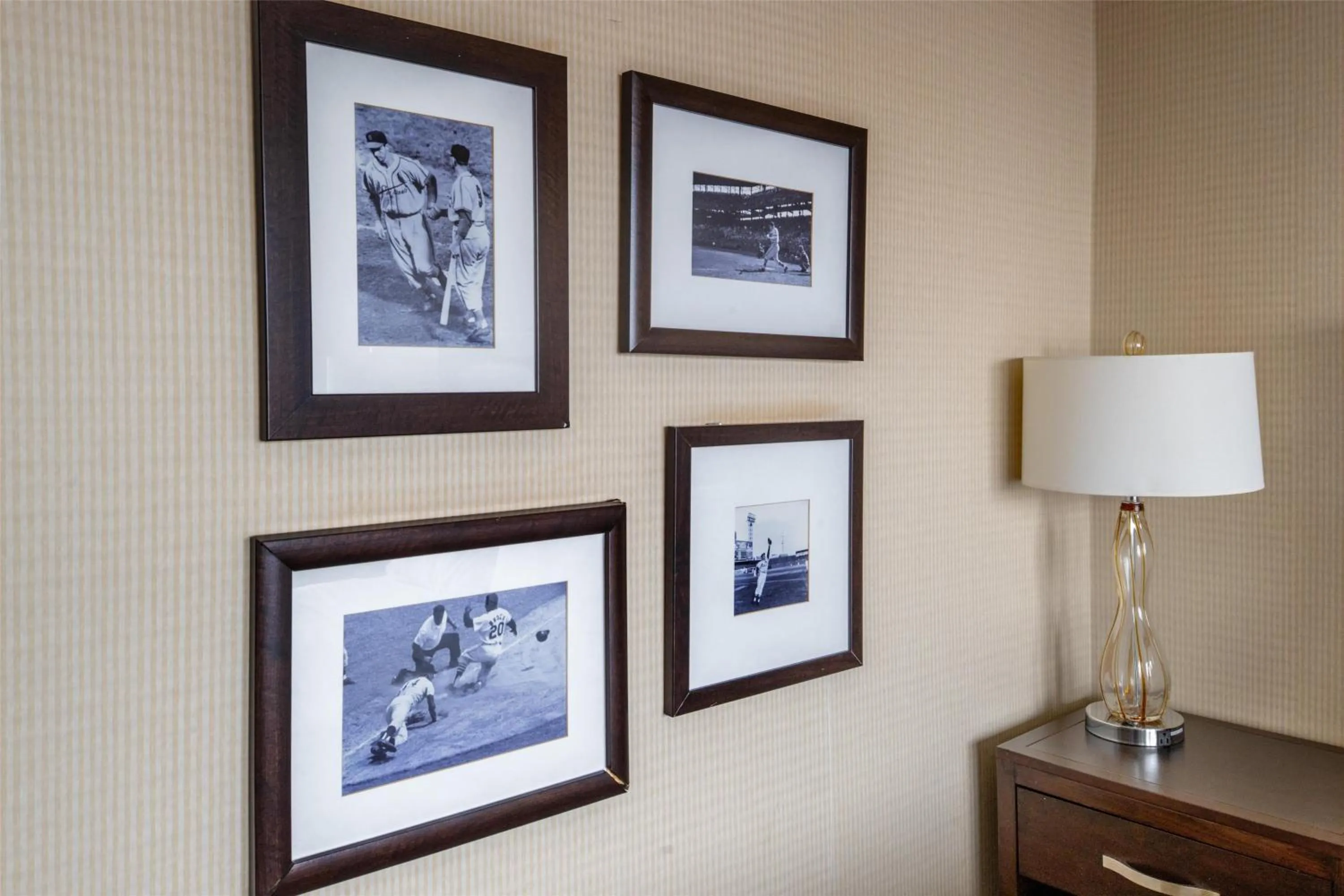 King Room with Landmark View and Mobility Accessible Tub in Hilton St. Louis at the Ballpark