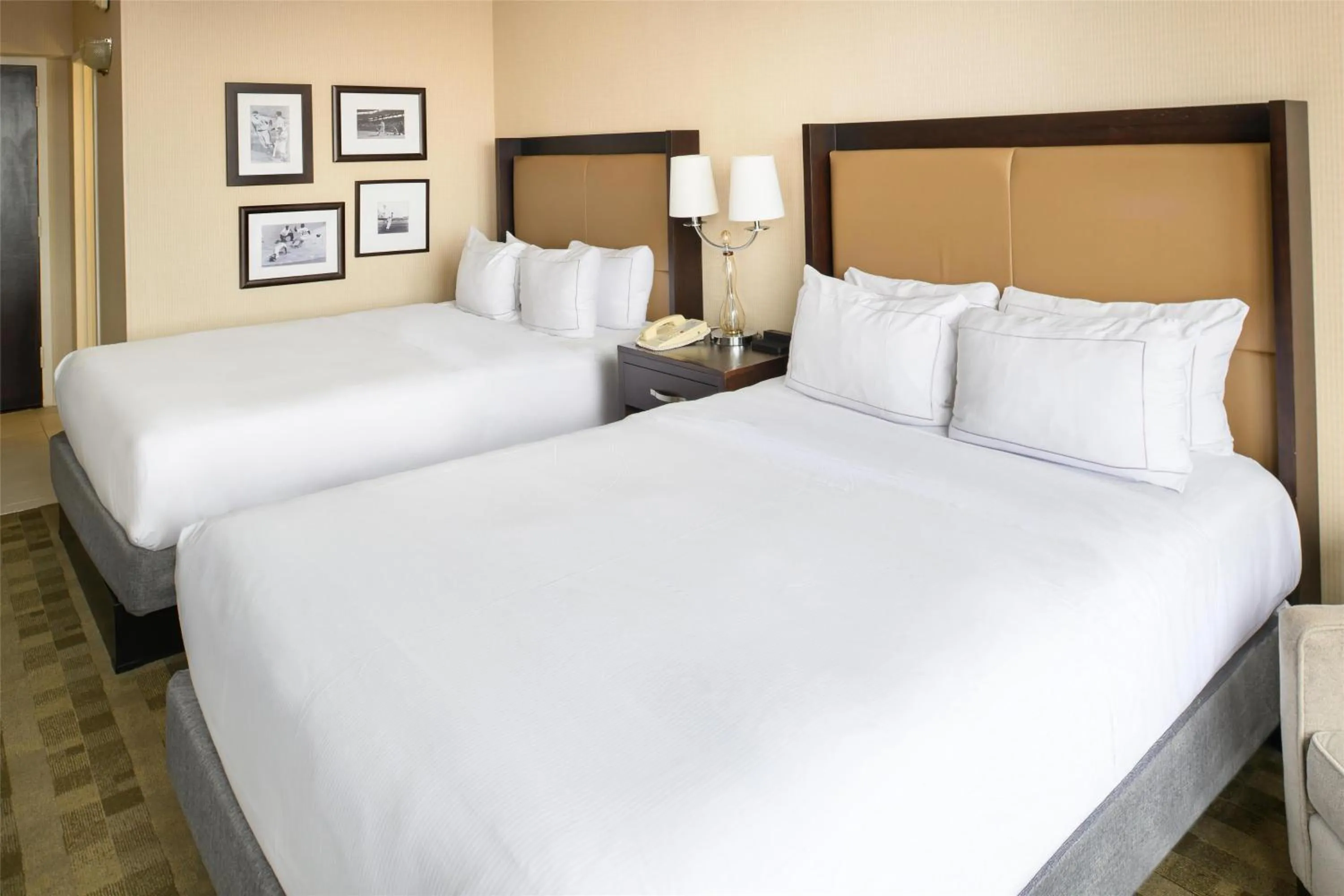 Queen Room with Two Queen Beds and View in Hilton St. Louis at the Ballpark