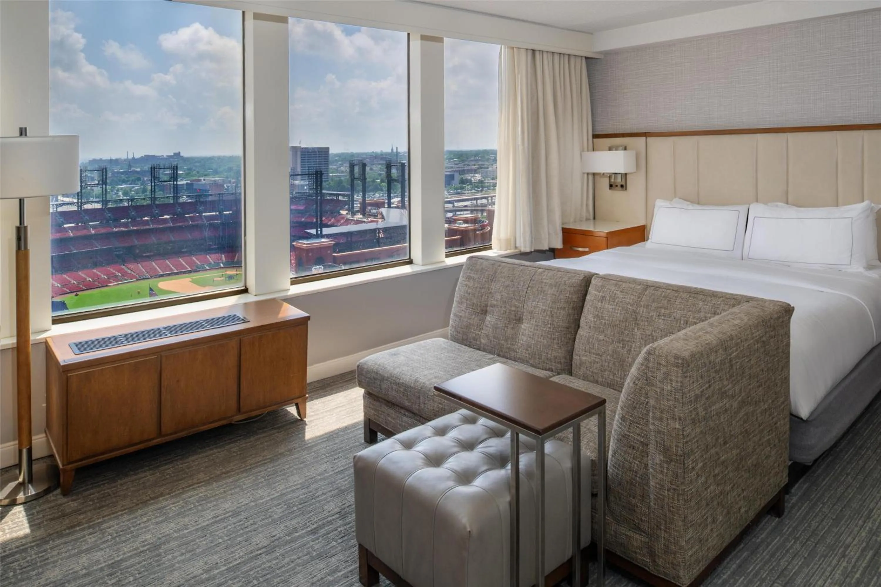 Premium King Room with Stadium View in Hilton St. Louis at the Ballpark