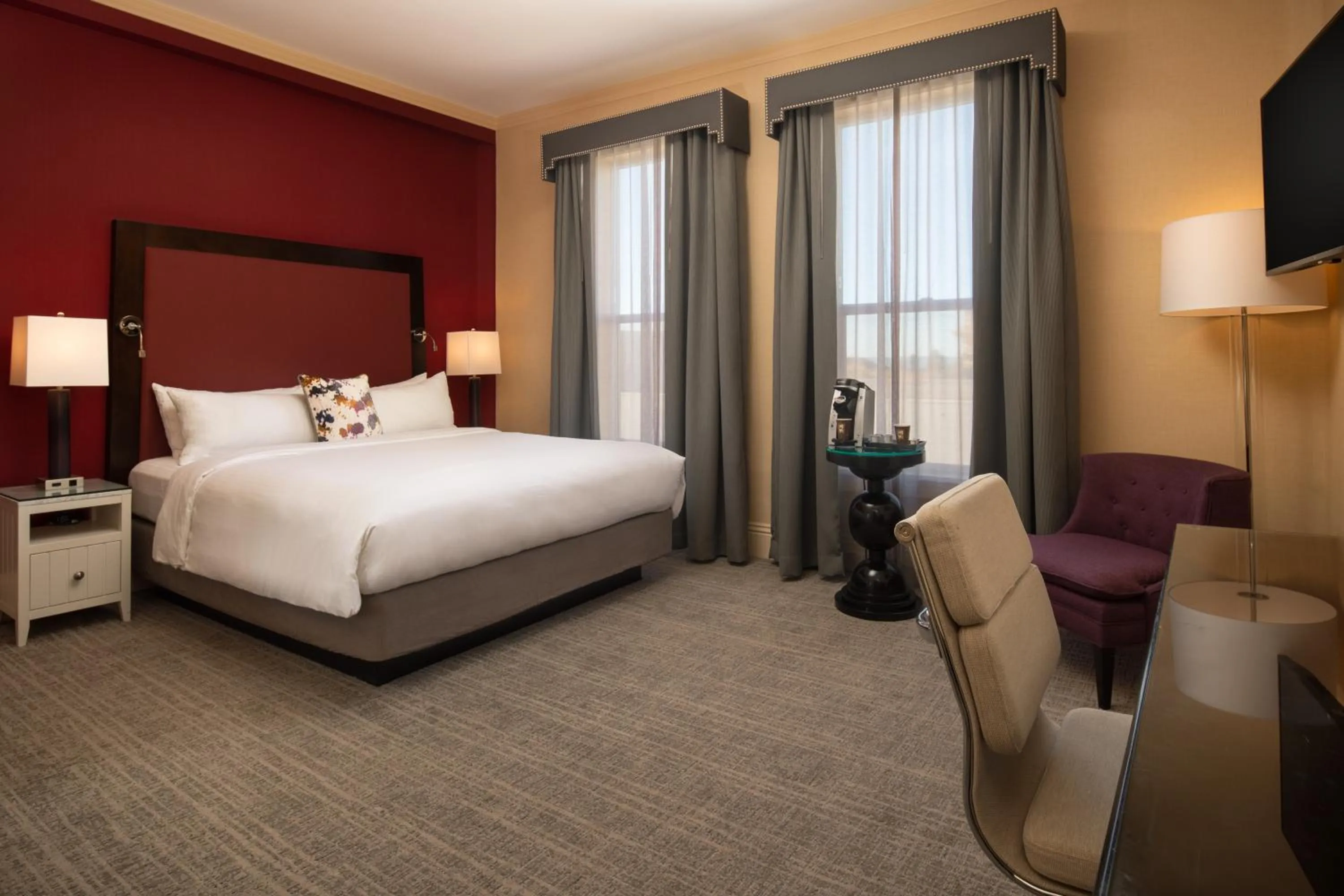 Superior King Room - single occupancy in Hotel Shattuck Plaza