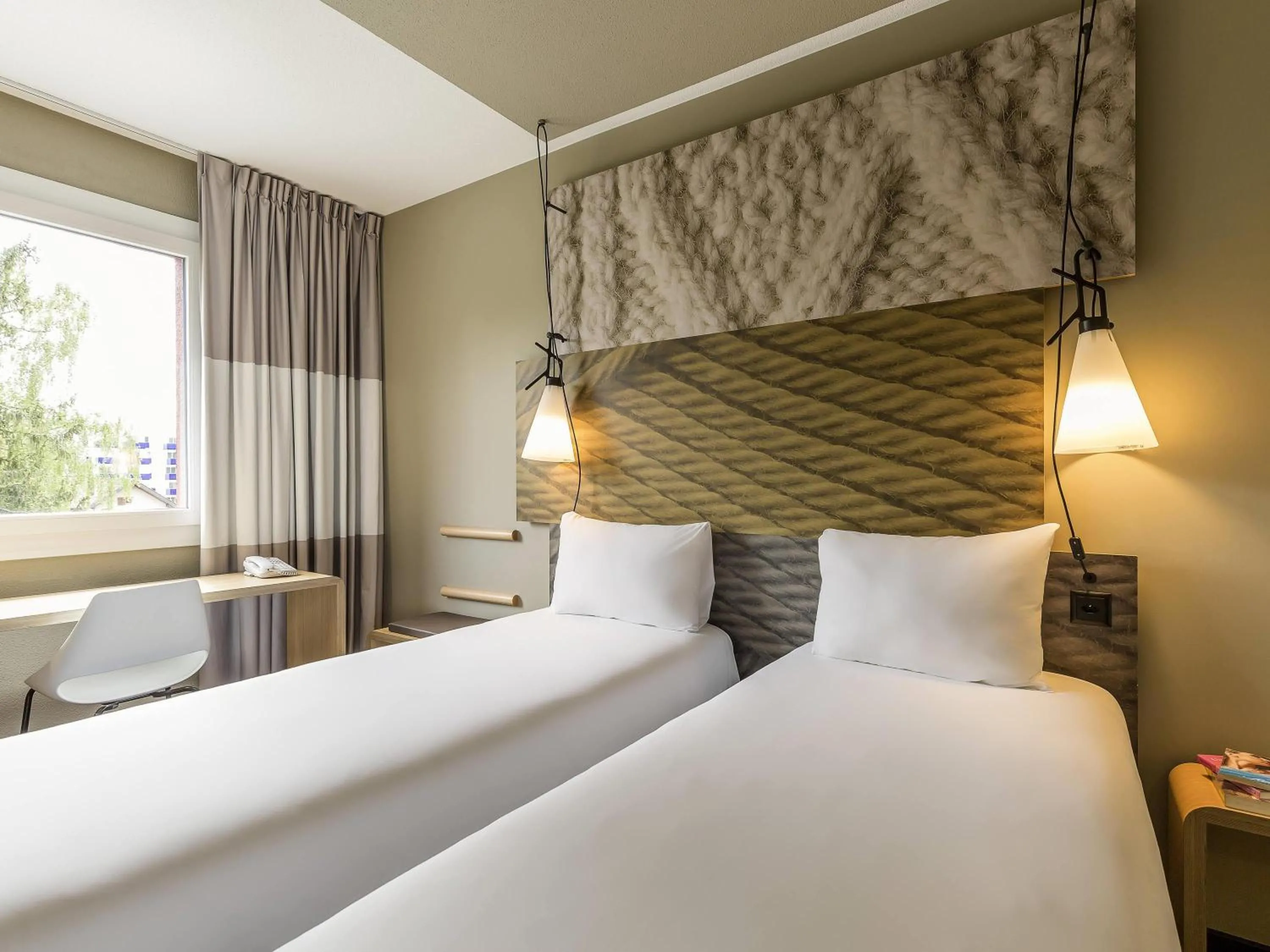 Standard Twin Room in ibis Genève Aéroport