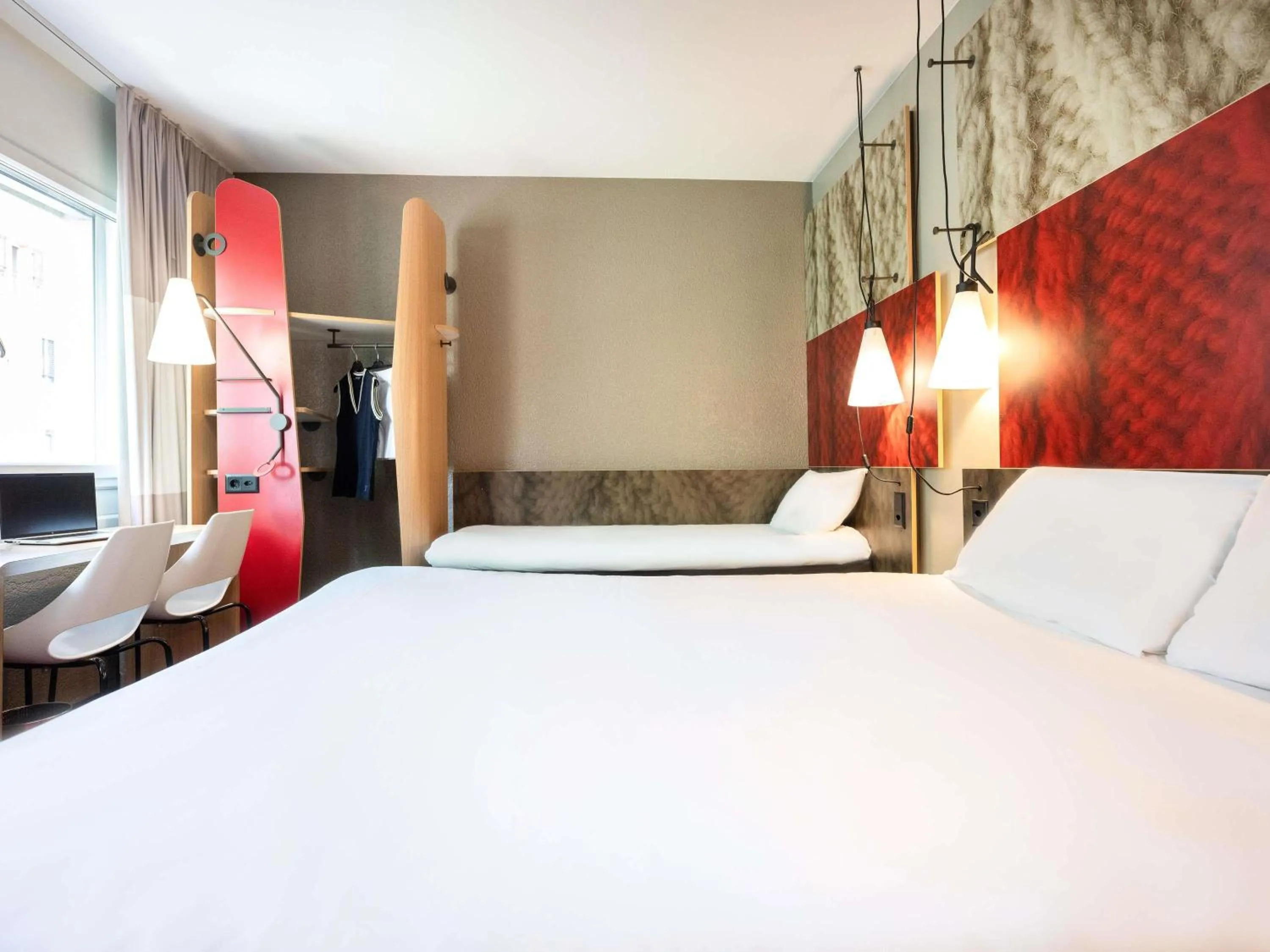 Superior Room with 1 Double Bed and 1 Single Bed - Non-Smoking in ibis Genève Centre Gare