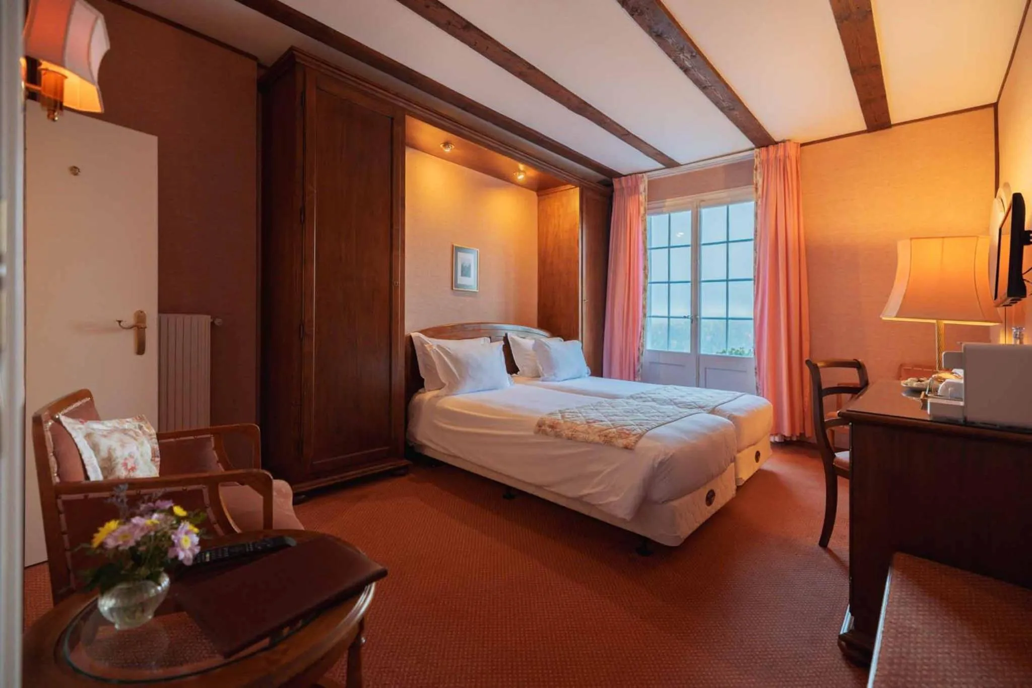 Classic Double or Twin Room with Mountain View in Hotel Regina