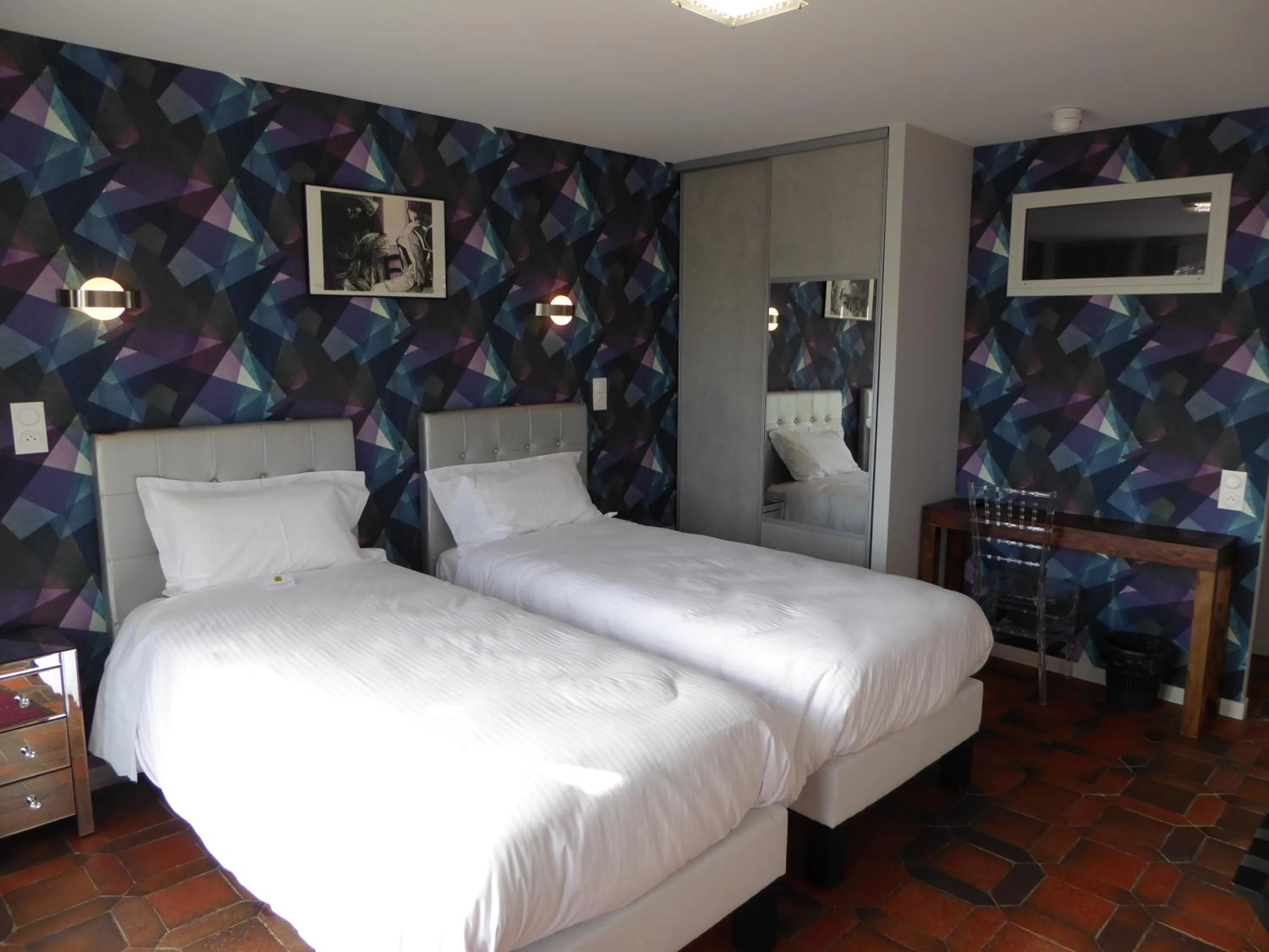 Double or Twin Room - Disability Access in Logis Hôtel L'Arche de Noé