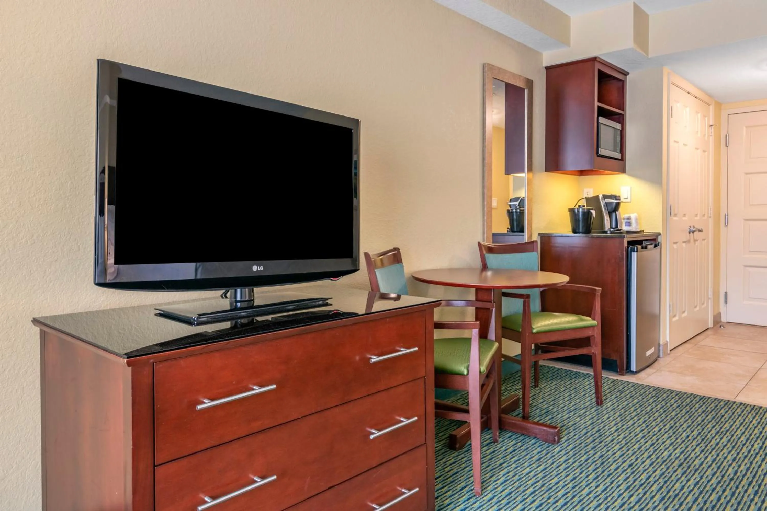 Standard King Room with Balcony and Pool View in Holiday Inn Resort Orlando - Lake Buena Vista by IHG