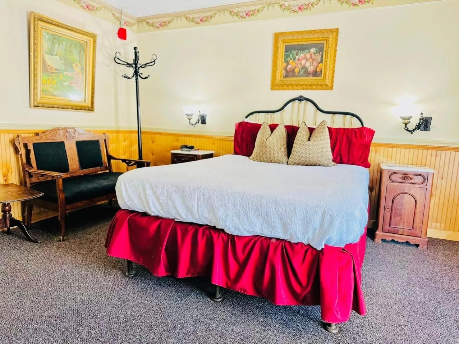Deluxe King Room in Gunn House Hotel