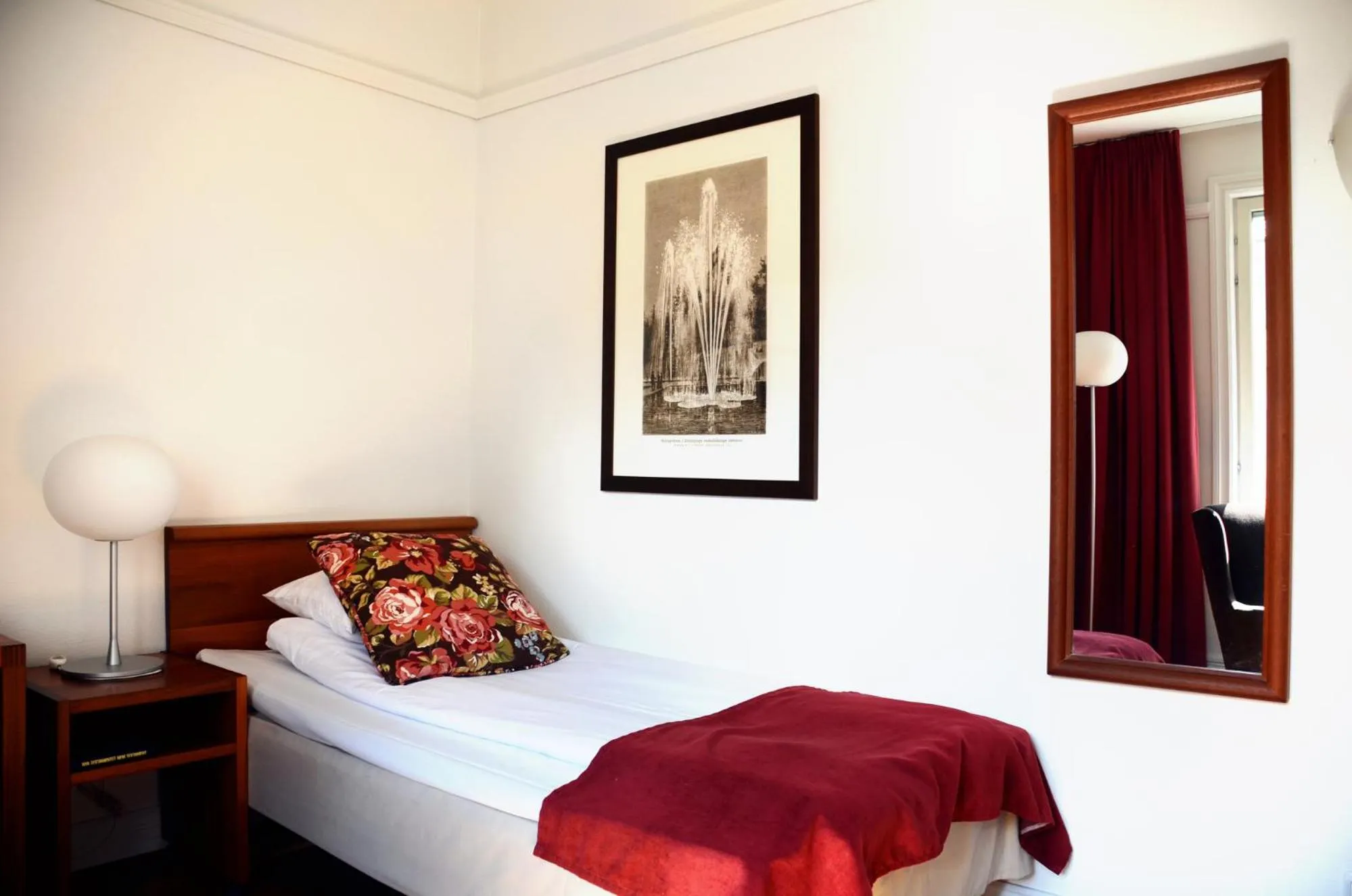 Compact Single in Home Hotel Victoria