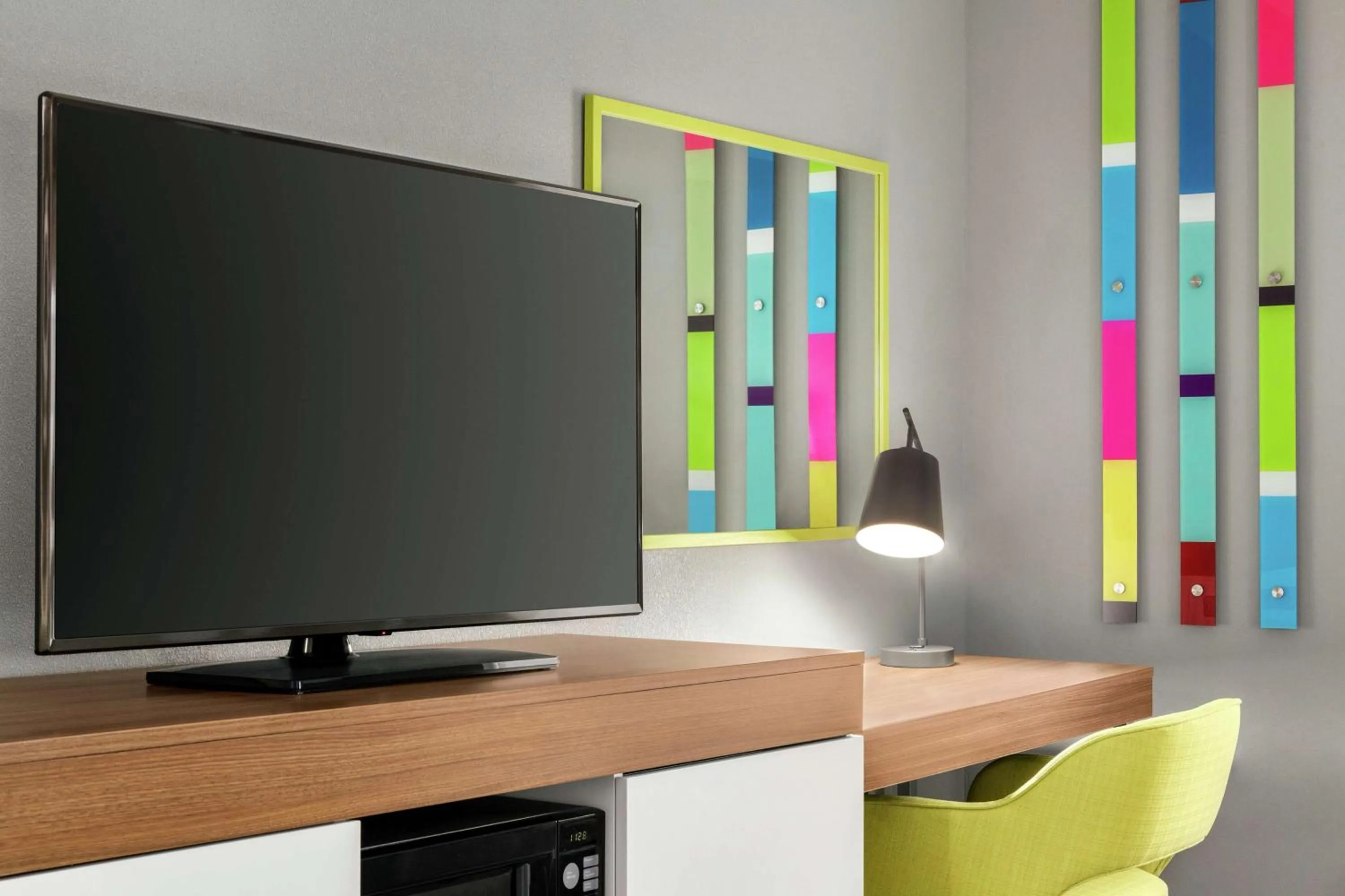 King Room with King Bed - Non-Smoking in Hampton by Hilton Oklahoma City I-40 East- Tinker AFB