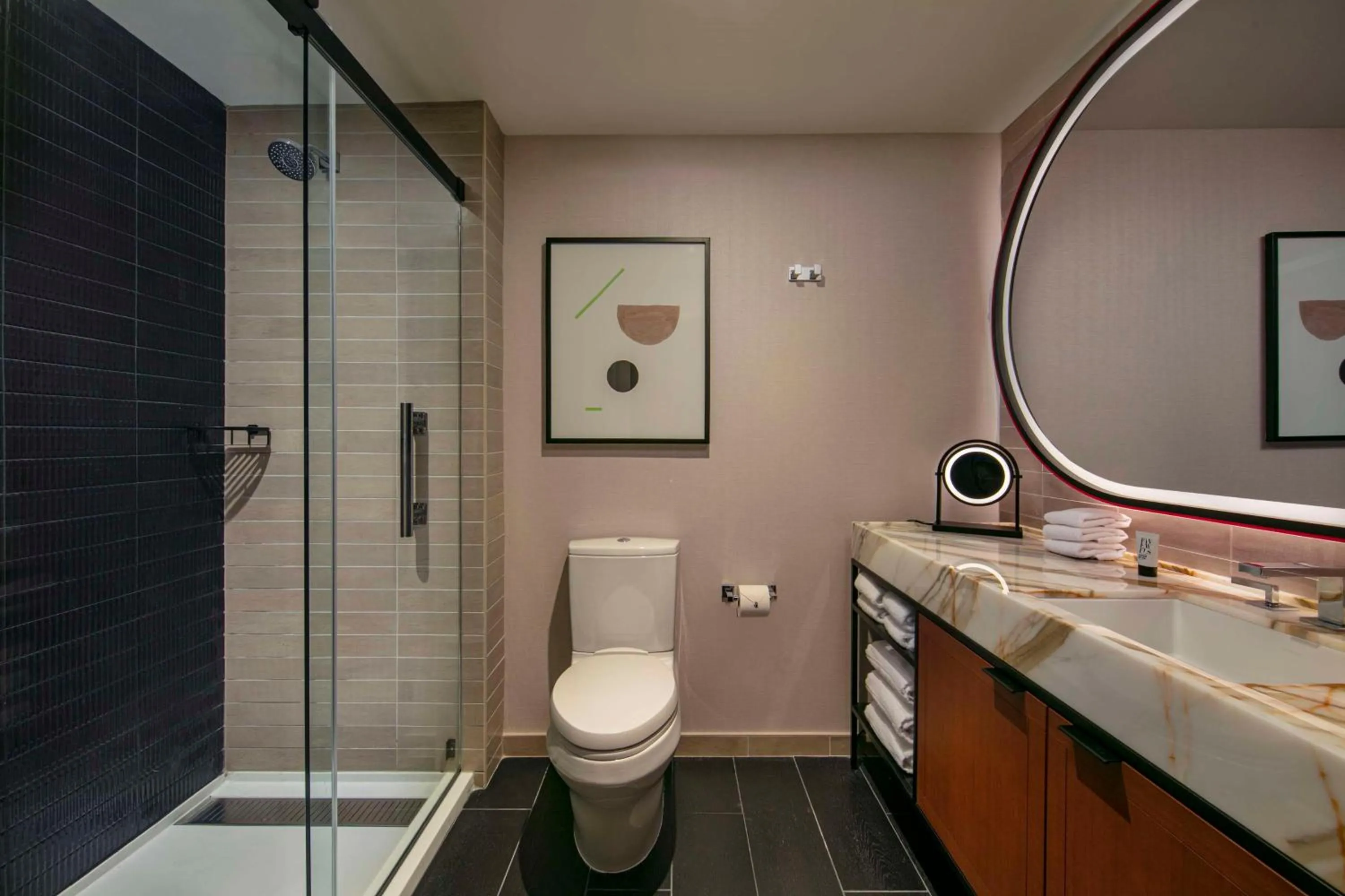 Premium King Room with Kitchenette in theWit Chicago, a Hilton Hotel