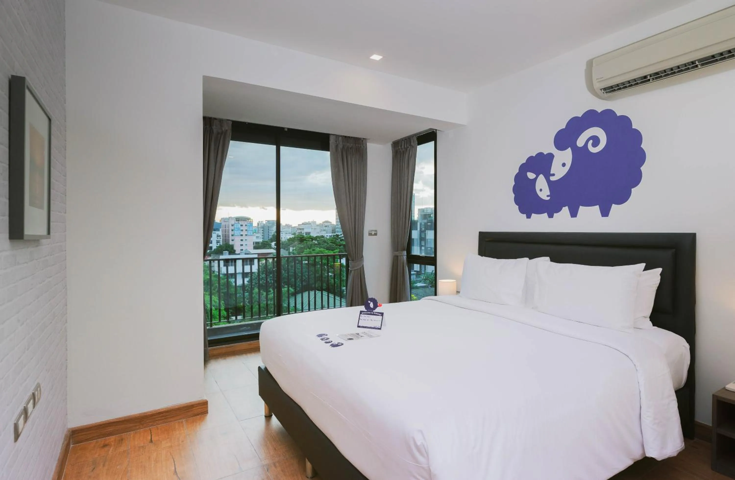 Deluxe King Studio in Kokotel Bangkok Sukhumvit 50