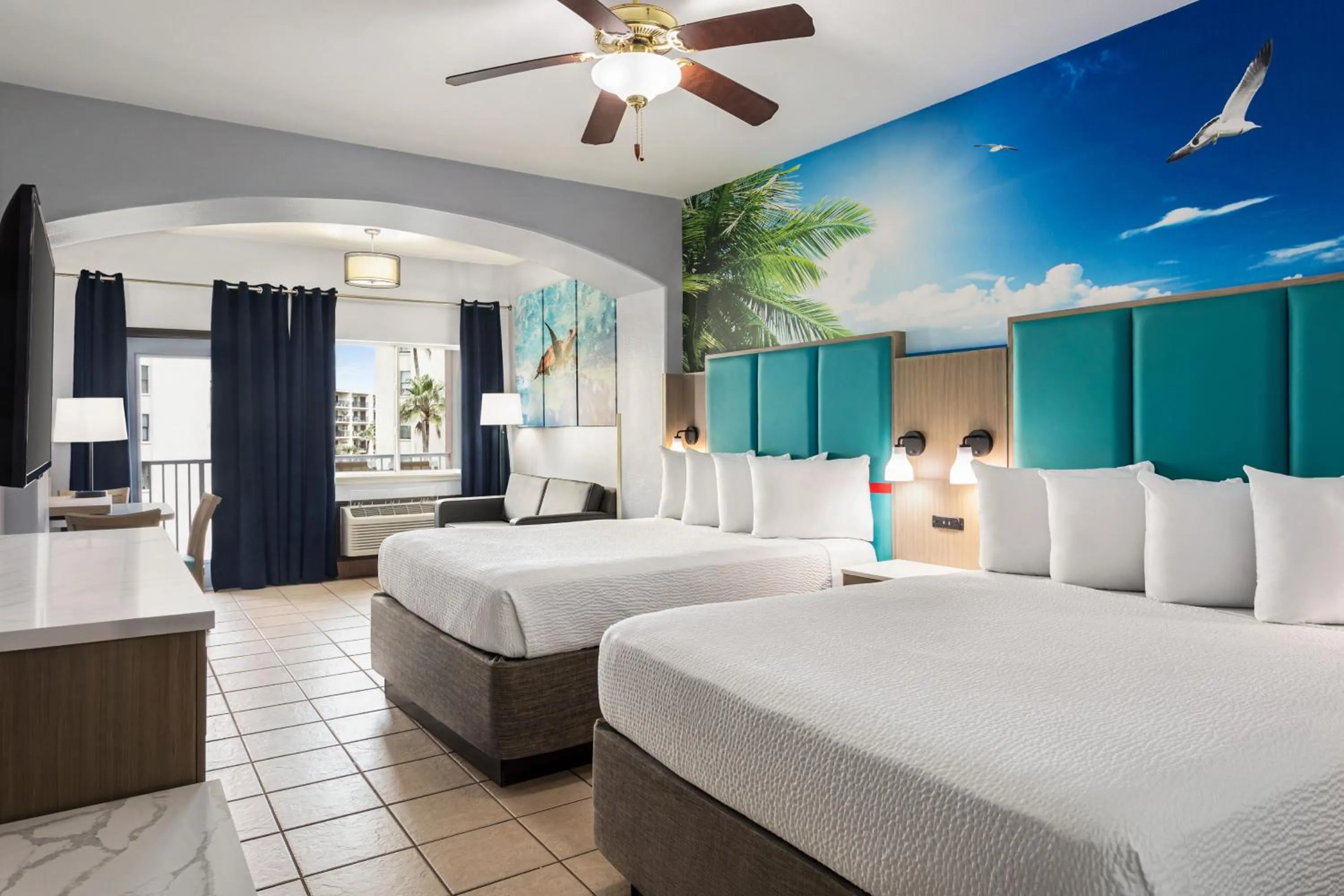 Queen Room with Two Queen Beds in La Copa Inn Beach Hotel