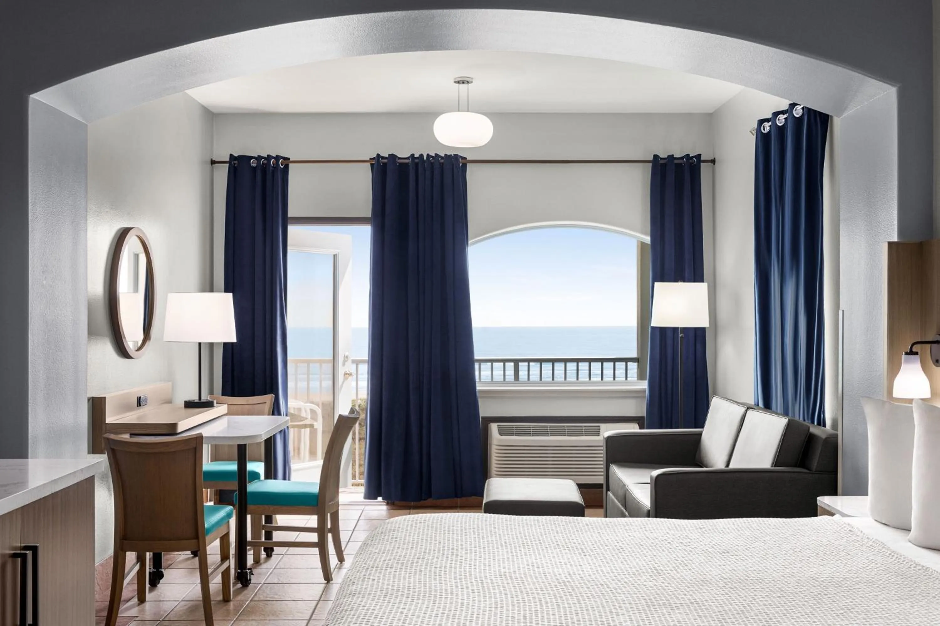 Queen Room with Two Queen Beds and Ocean View in La Copa Inn Beach Hotel