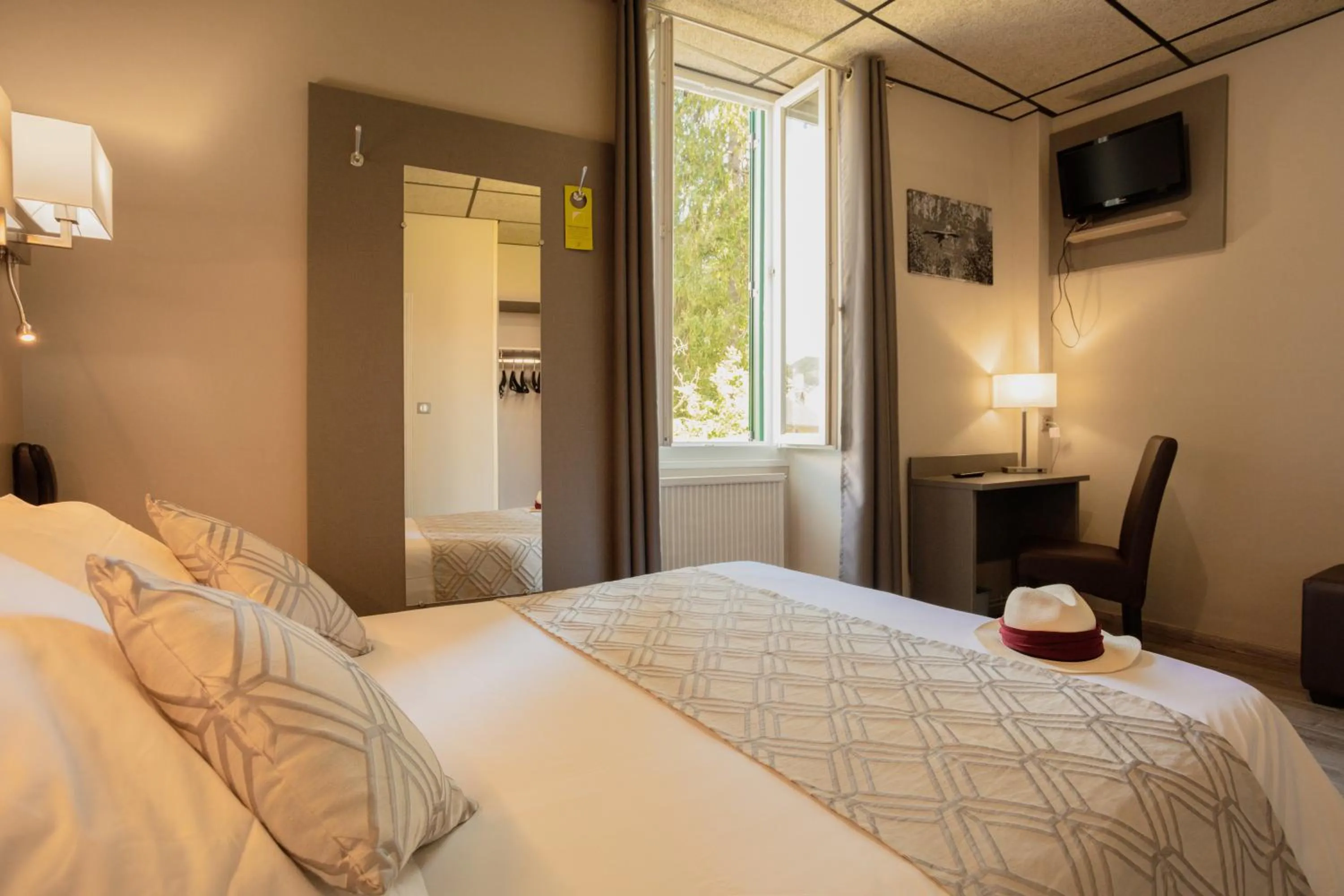 Superior Double Room in Logis Hotel Restaurant Family & Spa