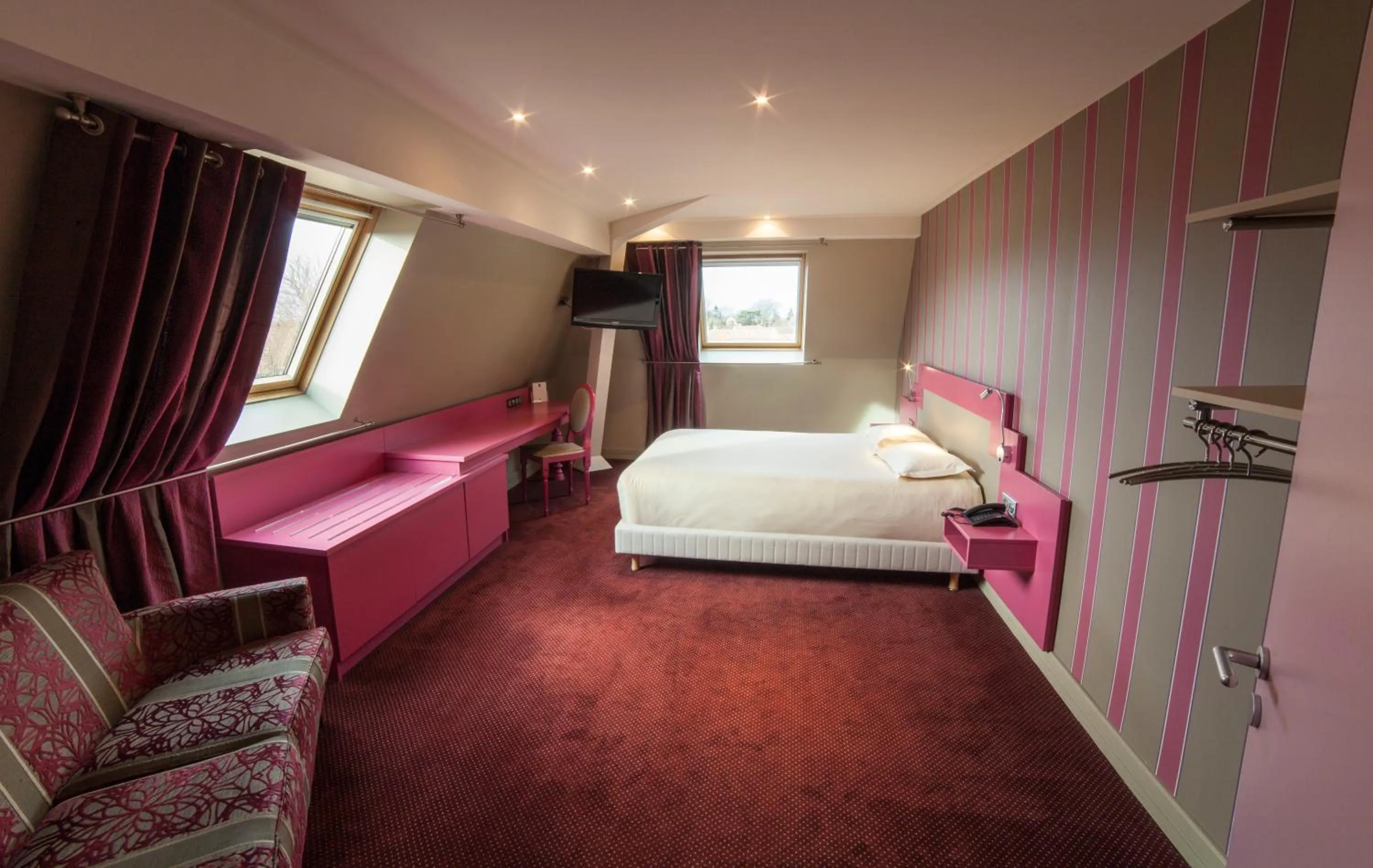 Grand Deluxe Double Room in The Originals Boutique, La Maison Rouge, Lens Ouest