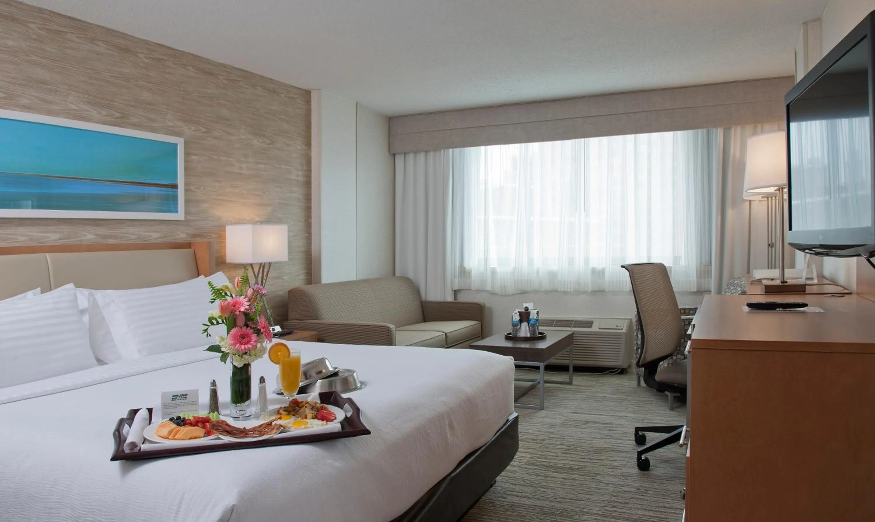 Standard King Room with Sofa Bed in Holiday Inn Washington-Central/White House by IHG