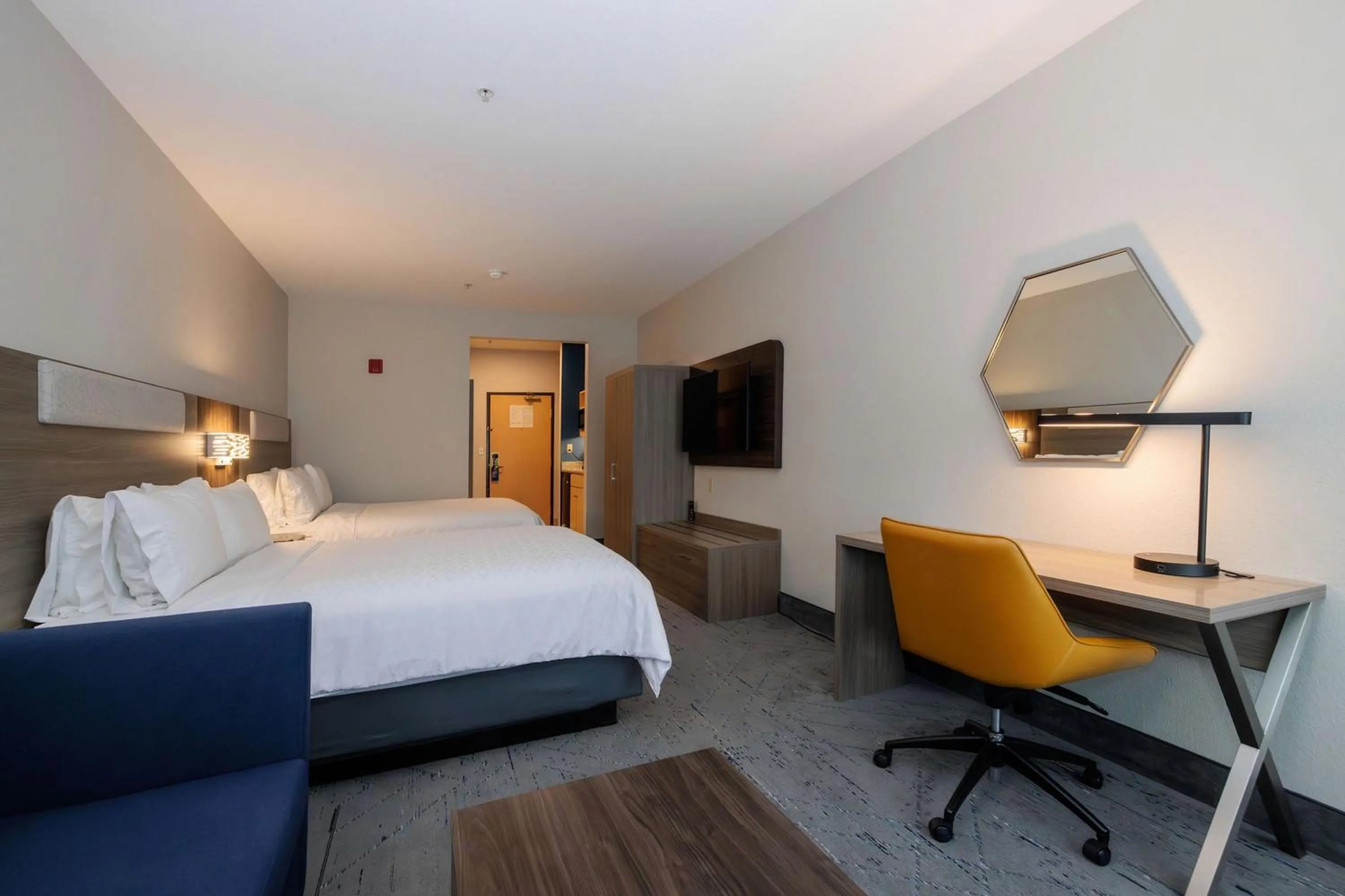 Queen Suite with Two Queen Beds in Holiday Inn Express Berkeley by IHG