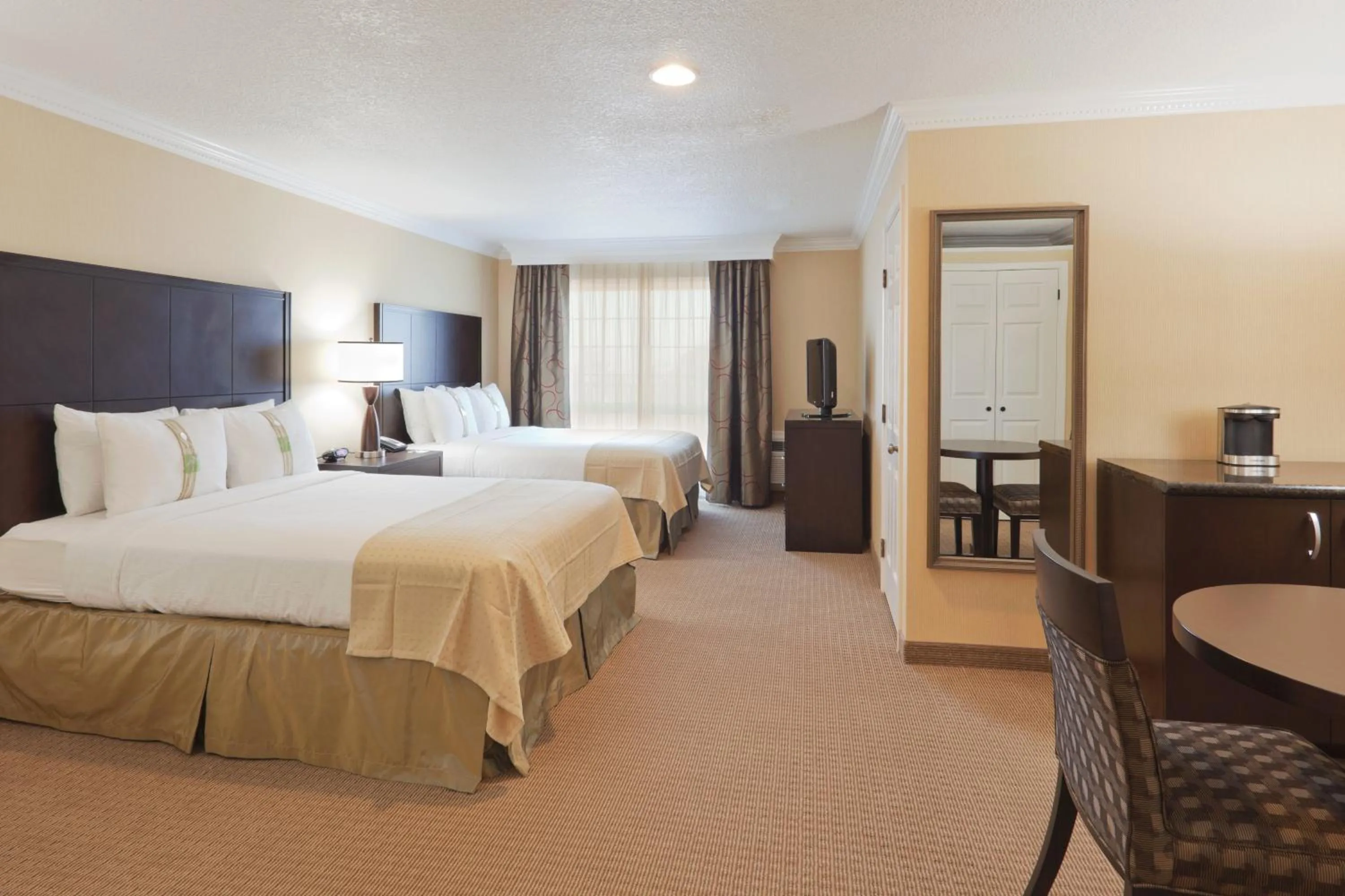 Standard Queen Room with Two Queen Beds in Holiday Inn & Suites San Mateo - SFO by IHG