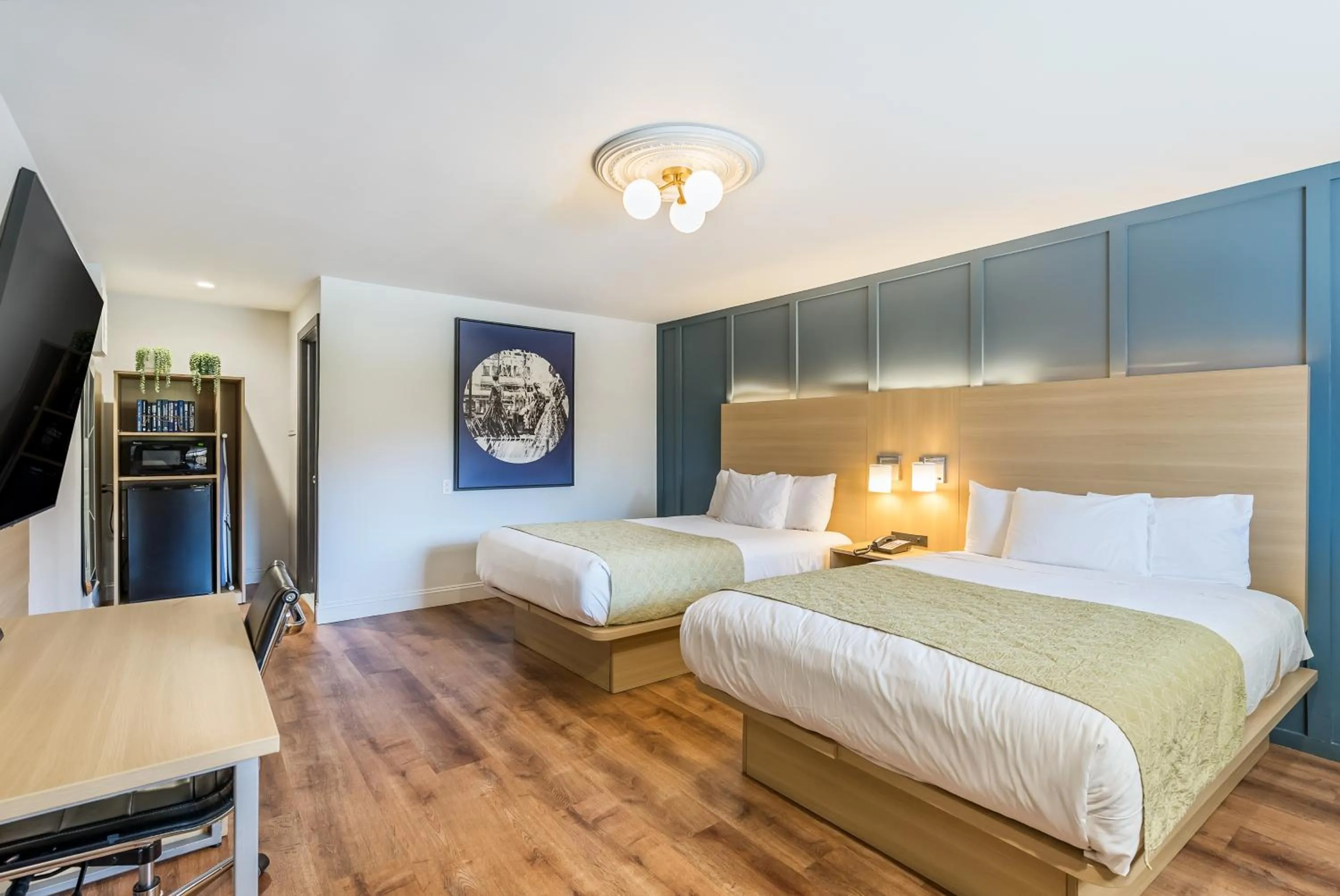 Standard Double Room in Ardsley Acres Hotel Court