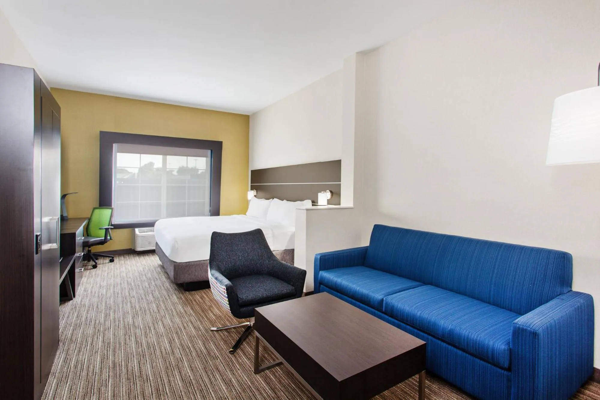 Standard King Room with Sofa Bed in Holiday Inn Express & Suites Oakland - Airport by IHG