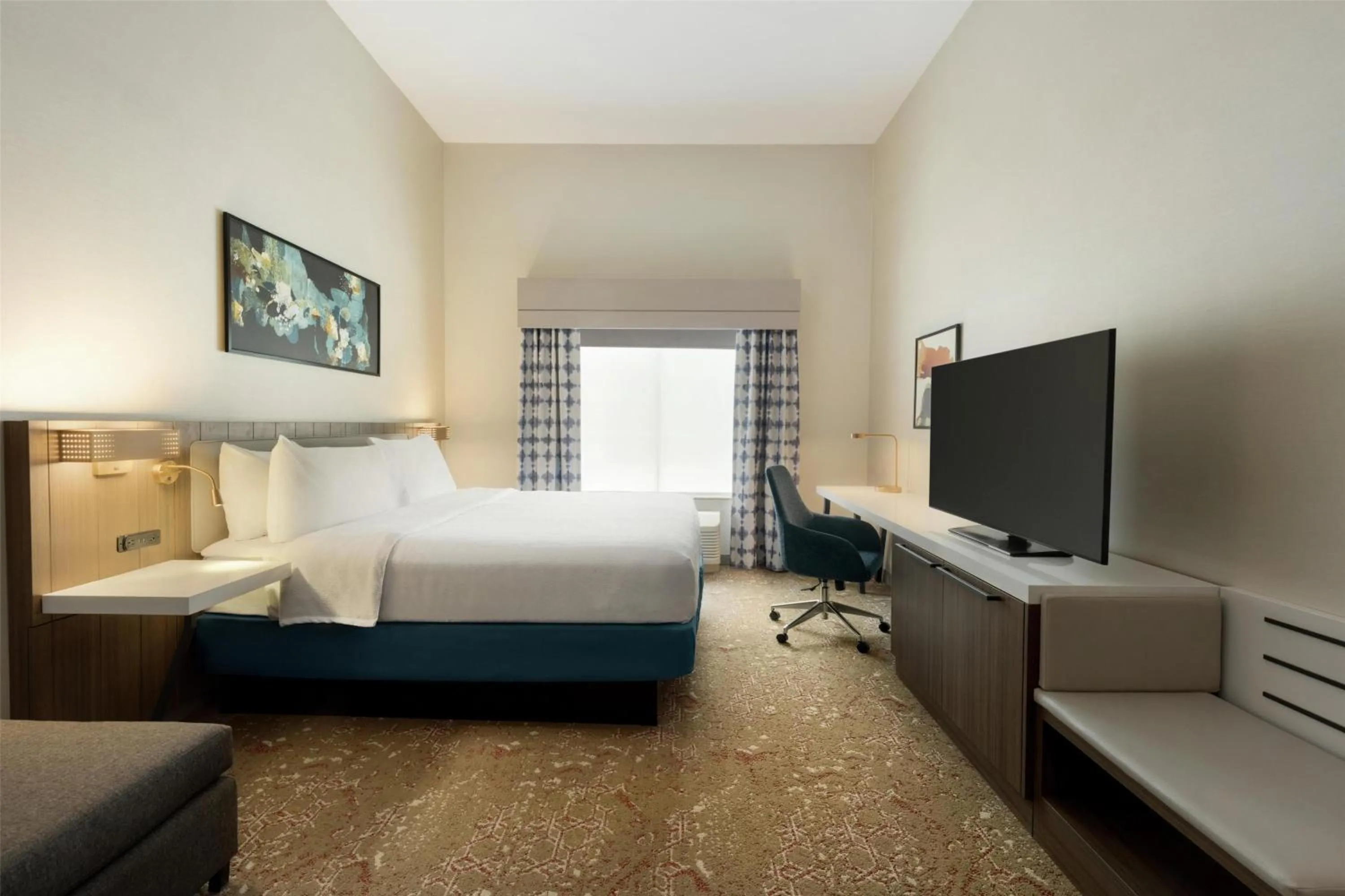 Deluxe King Room in Hilton Garden Inn Riverhead