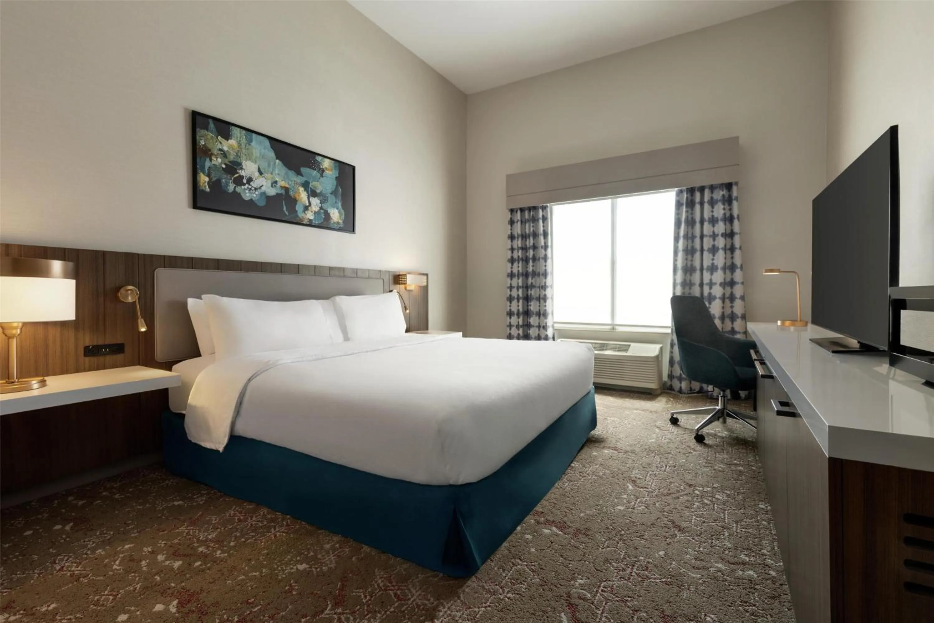 King Room with Bath Tub - Mobility Access in Hilton Garden Inn Riverhead