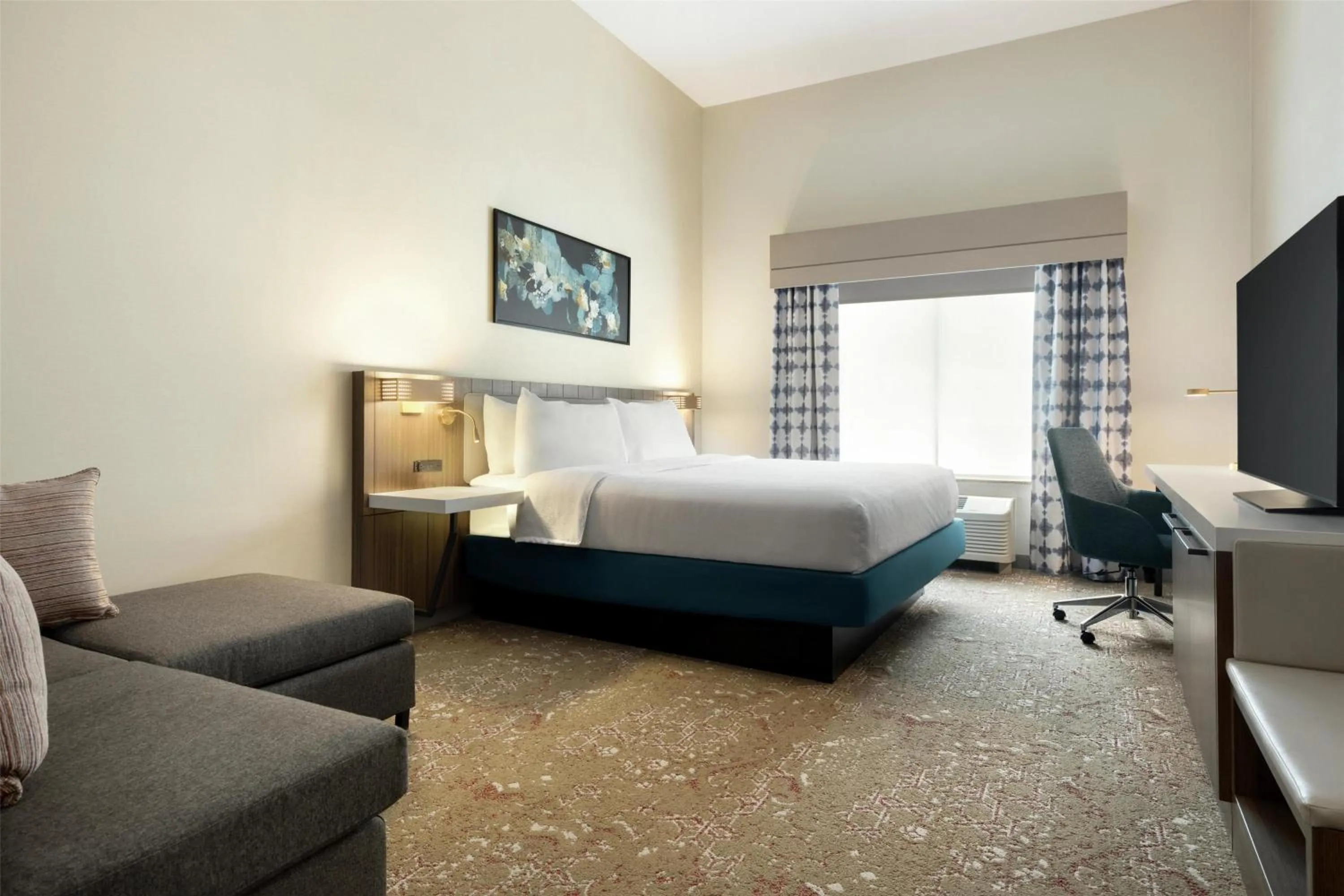 Deluxe King Room - Hearing Accessible  in Hilton Garden Inn Riverhead