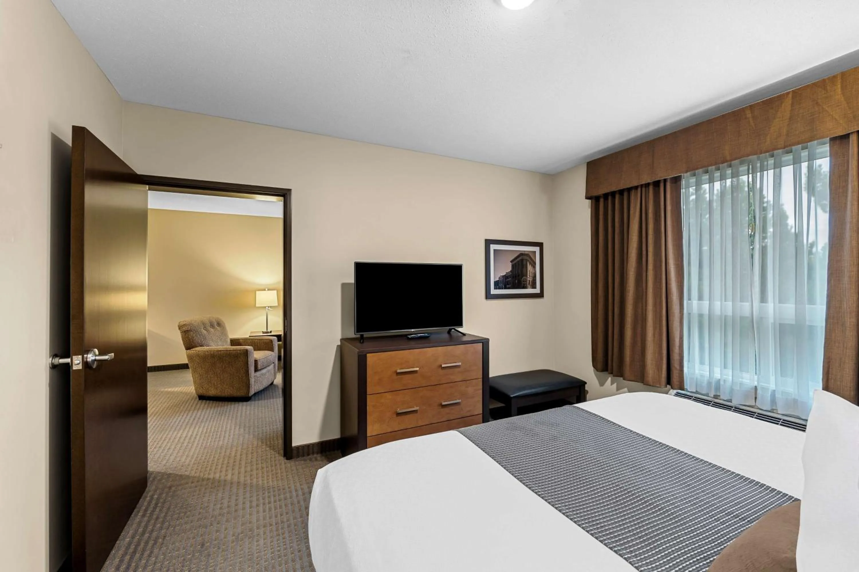 King Room with Sofa Bed in Best Western Plus Lacombe Inn and Suites