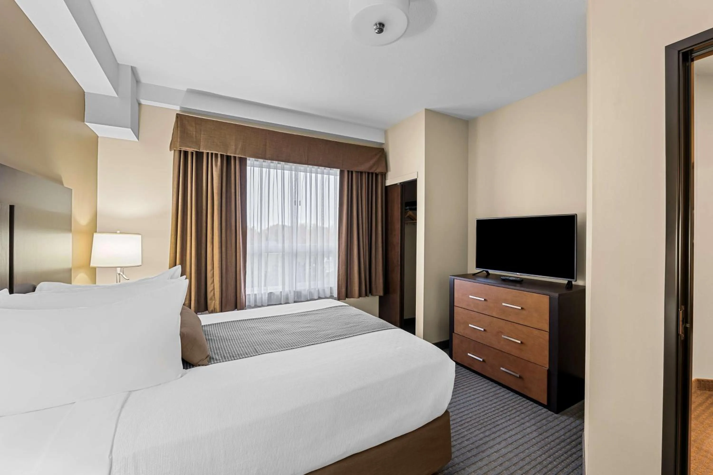 Two-Room Suite with Two Queen Beds and Kitchen in Best Western Plus Lacombe Inn and Suites