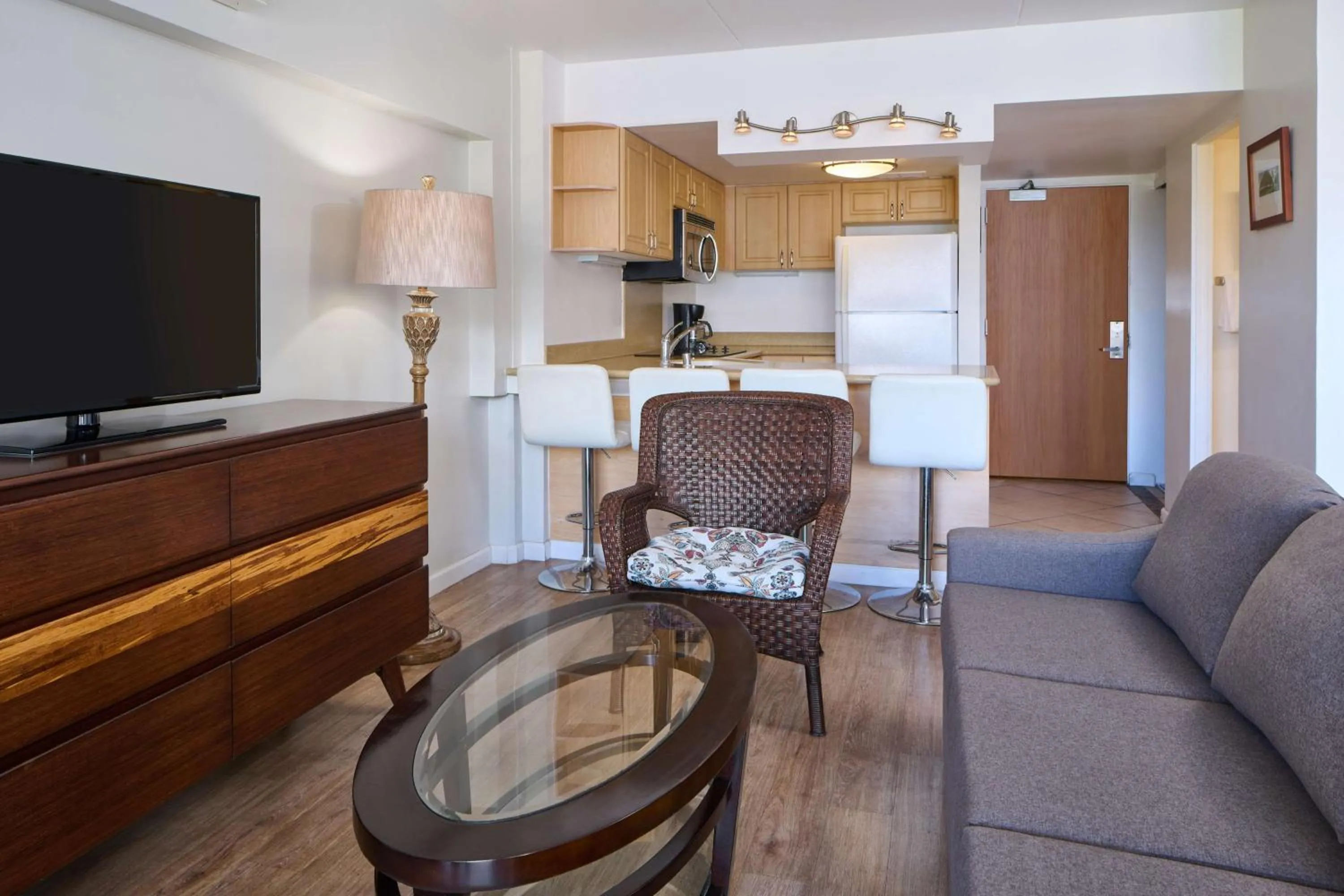 King Room with Mountain View in Ilikai Lite