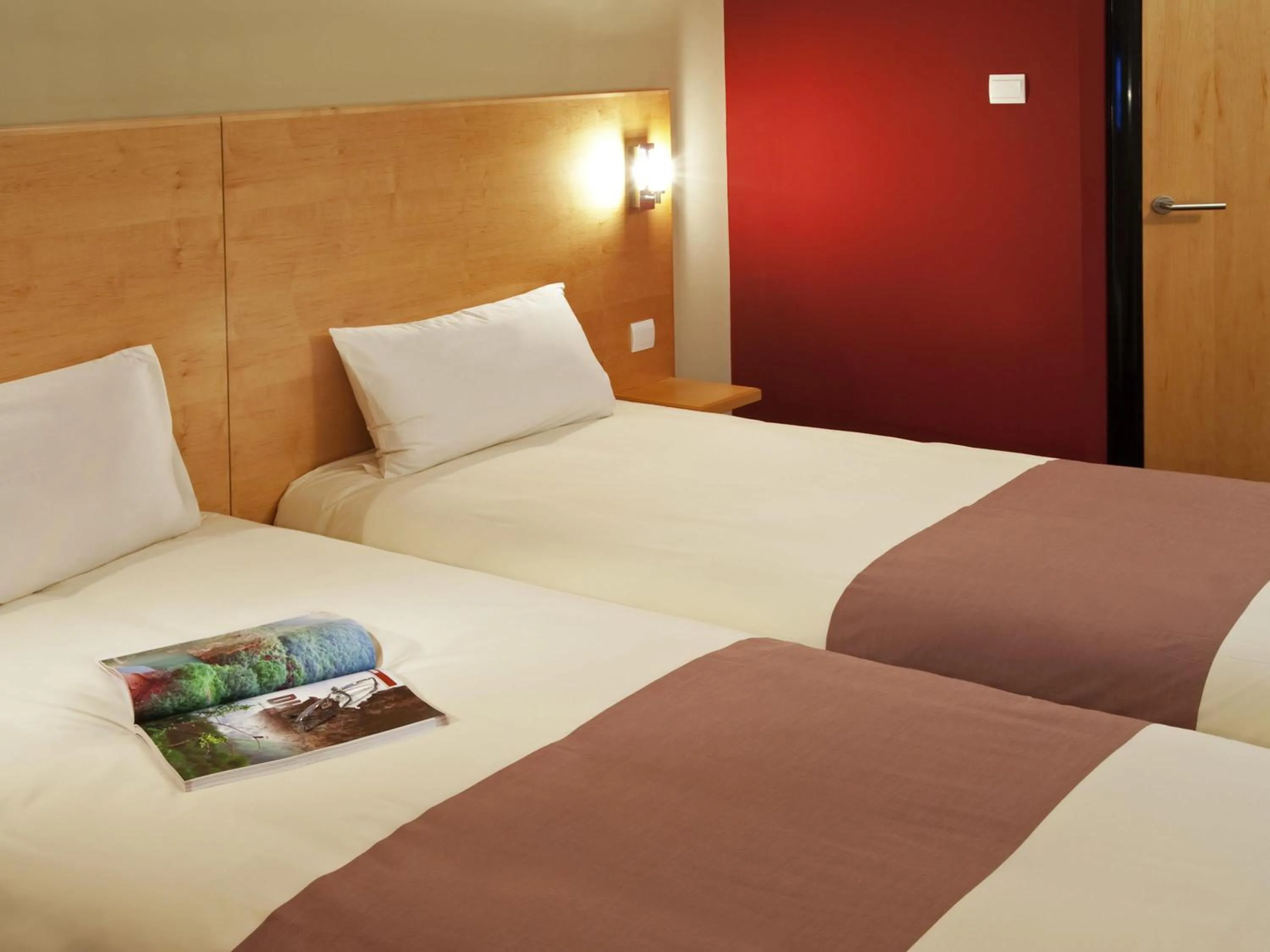 Standard Twin Room in ibis Amman