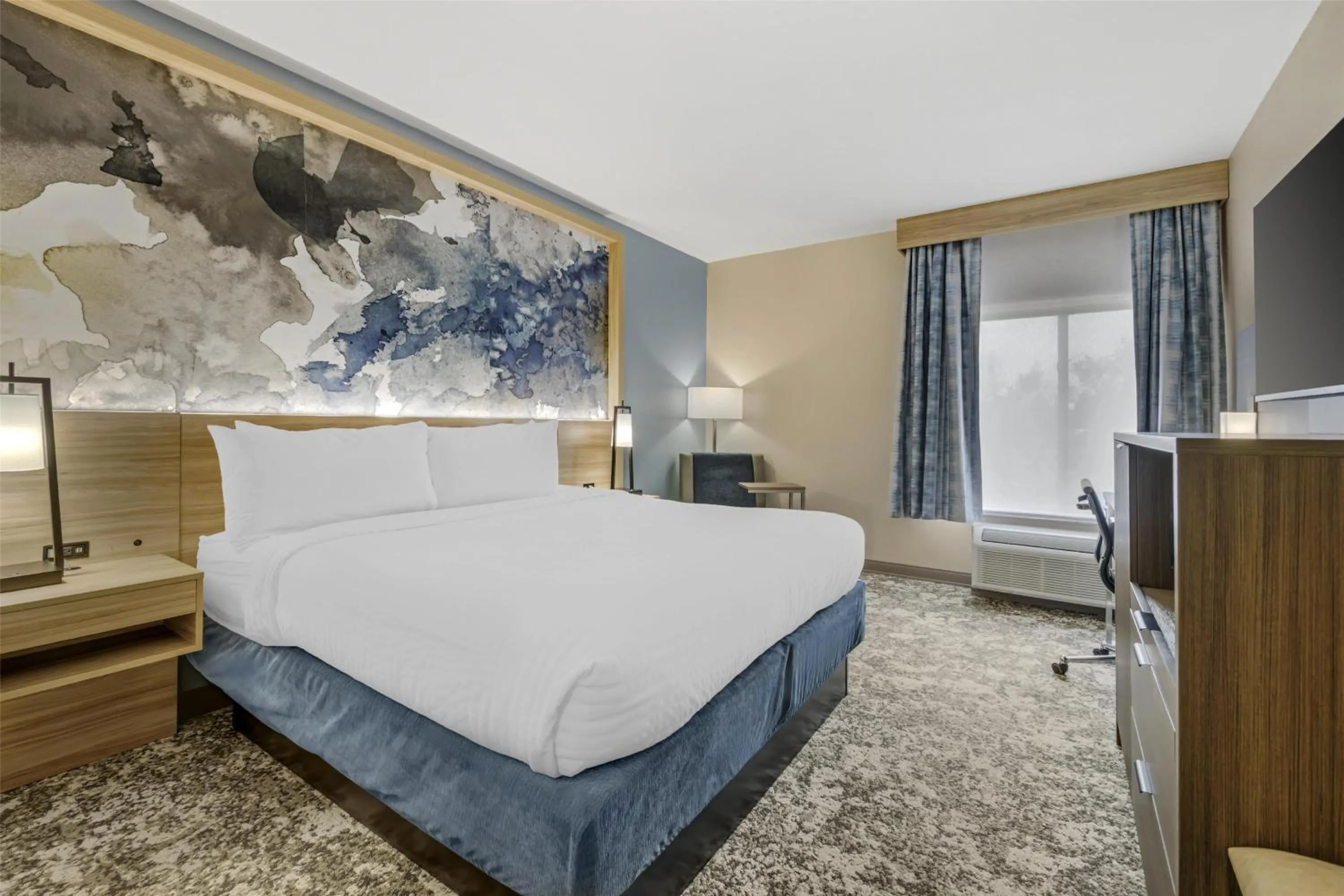 King Room with Bath Tub - Mobility Accessible/Non-Smoking in Best Western Plus Sanford Airport/Lake Mary Hotel